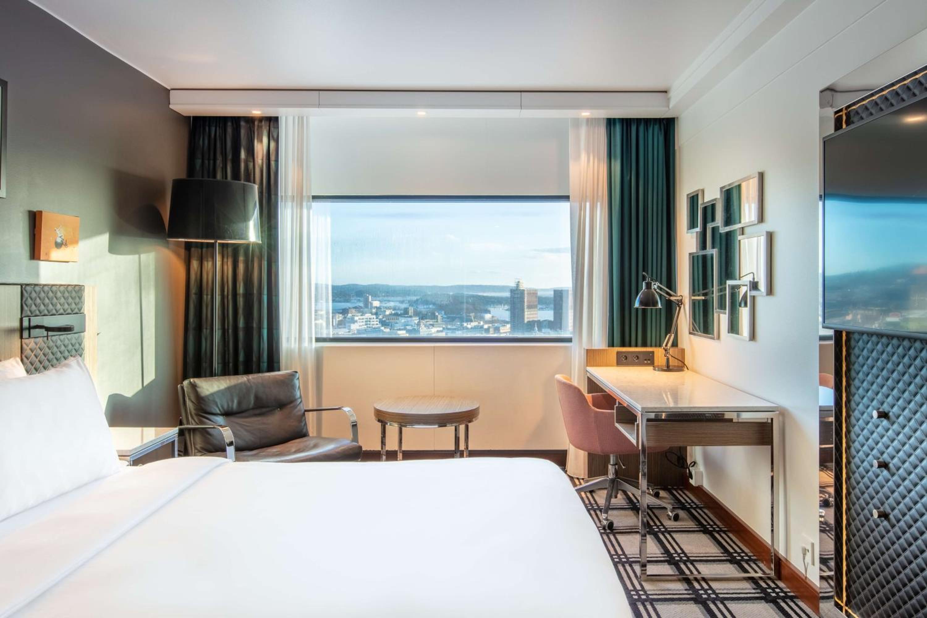Premium Room with Fjord View - Photo 8