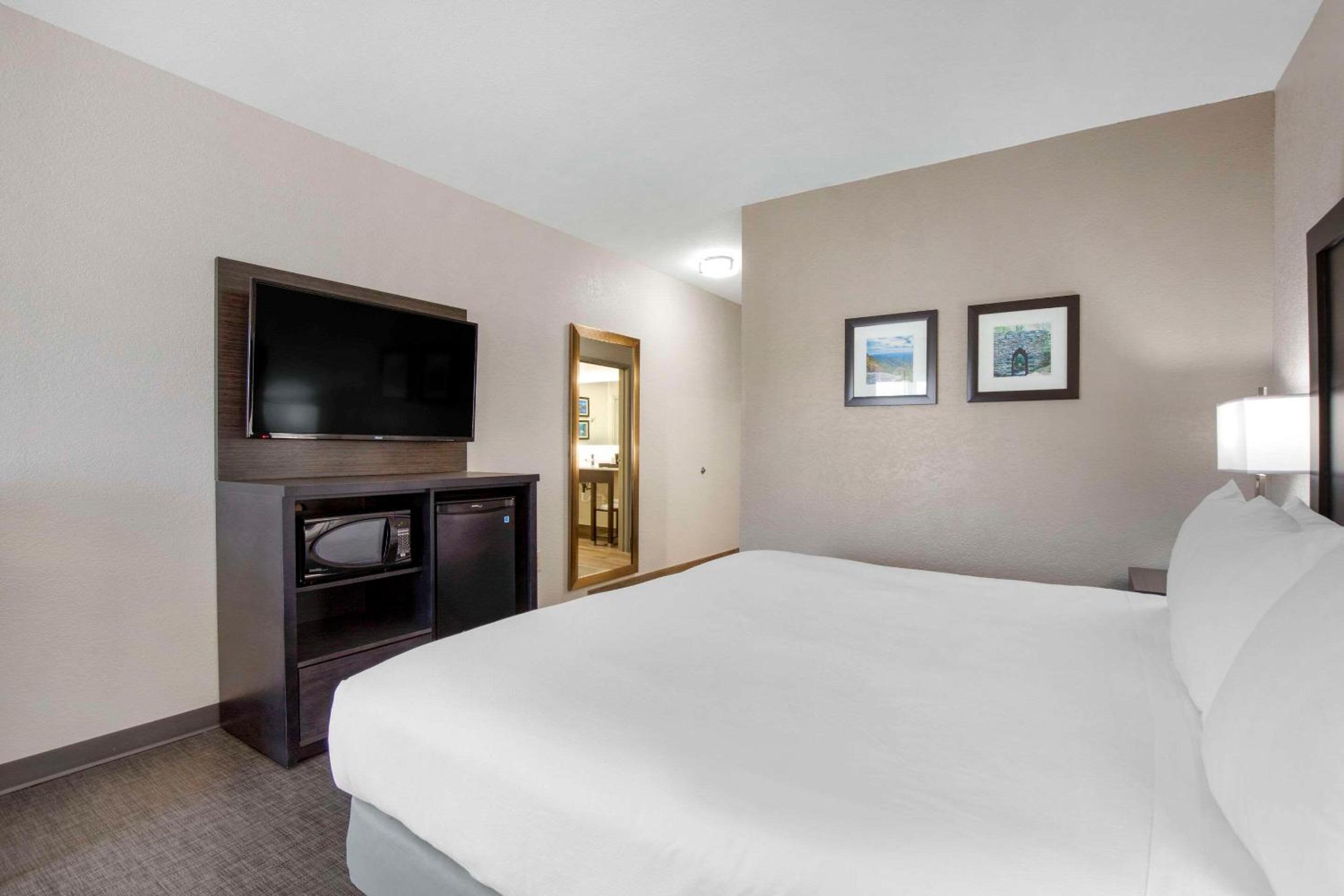 Standard King Room - Non-Smoking  - Photo 5