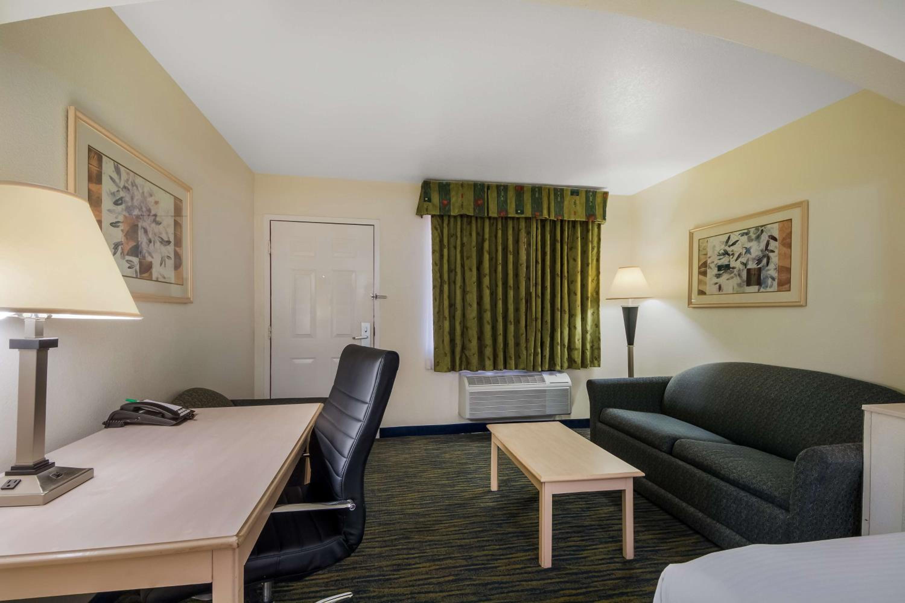 Large Queen Room with Two Queen Beds