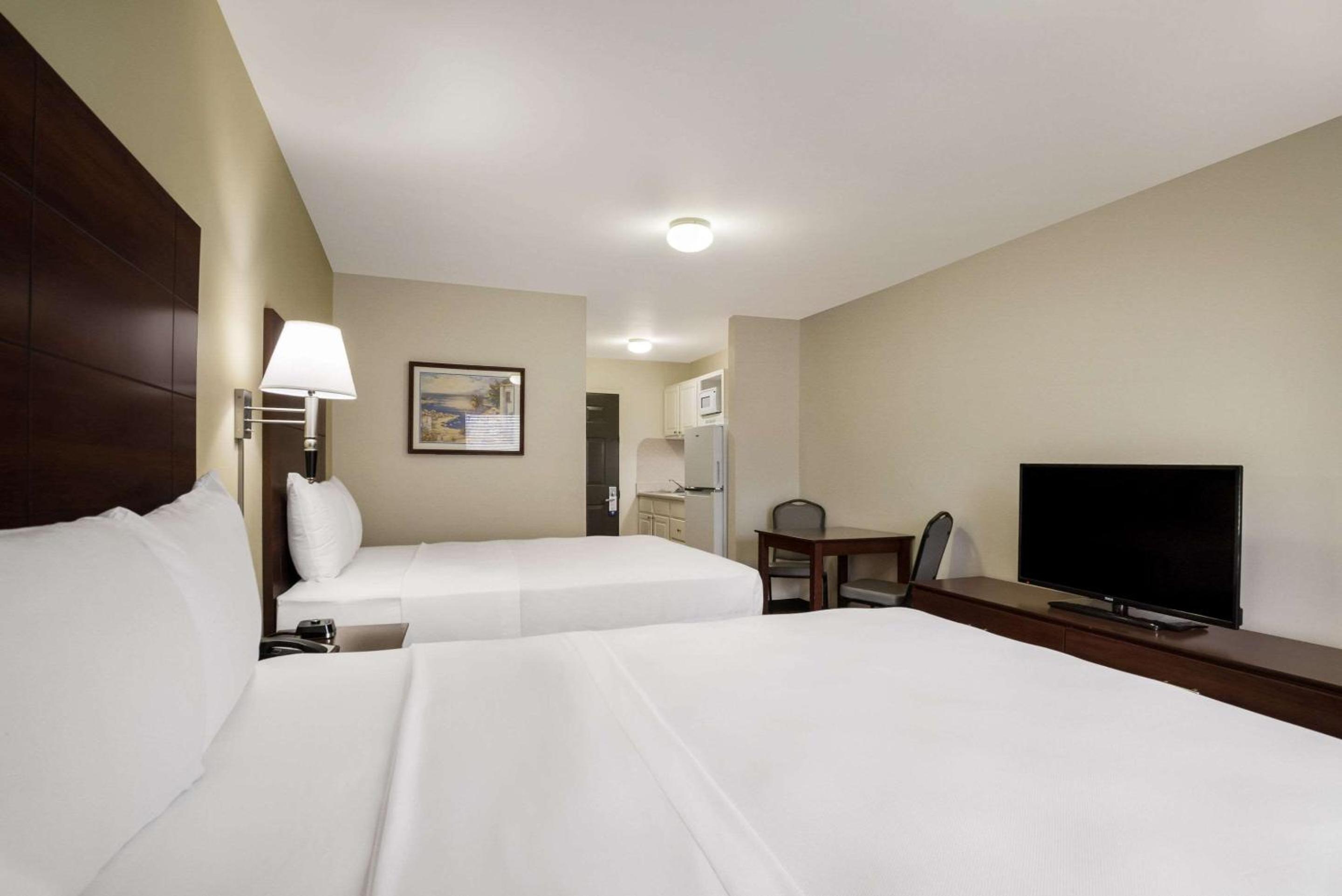 Standard Double Room with Two Double Beds - Non Smoking - Photo 3
