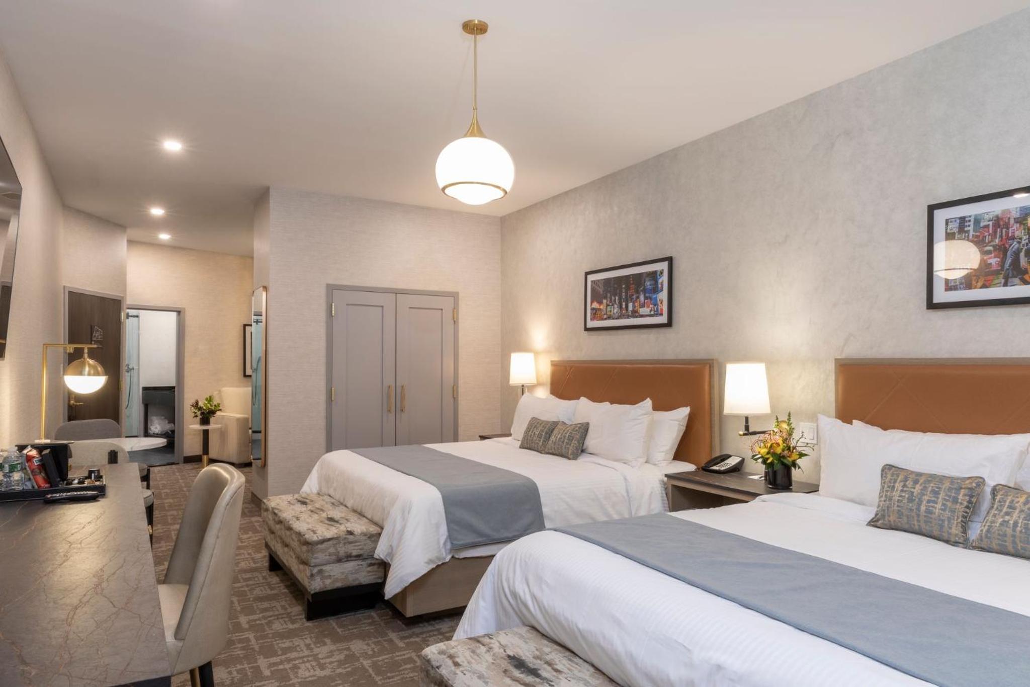 Deluxe Jr. Suite Two Kings 
