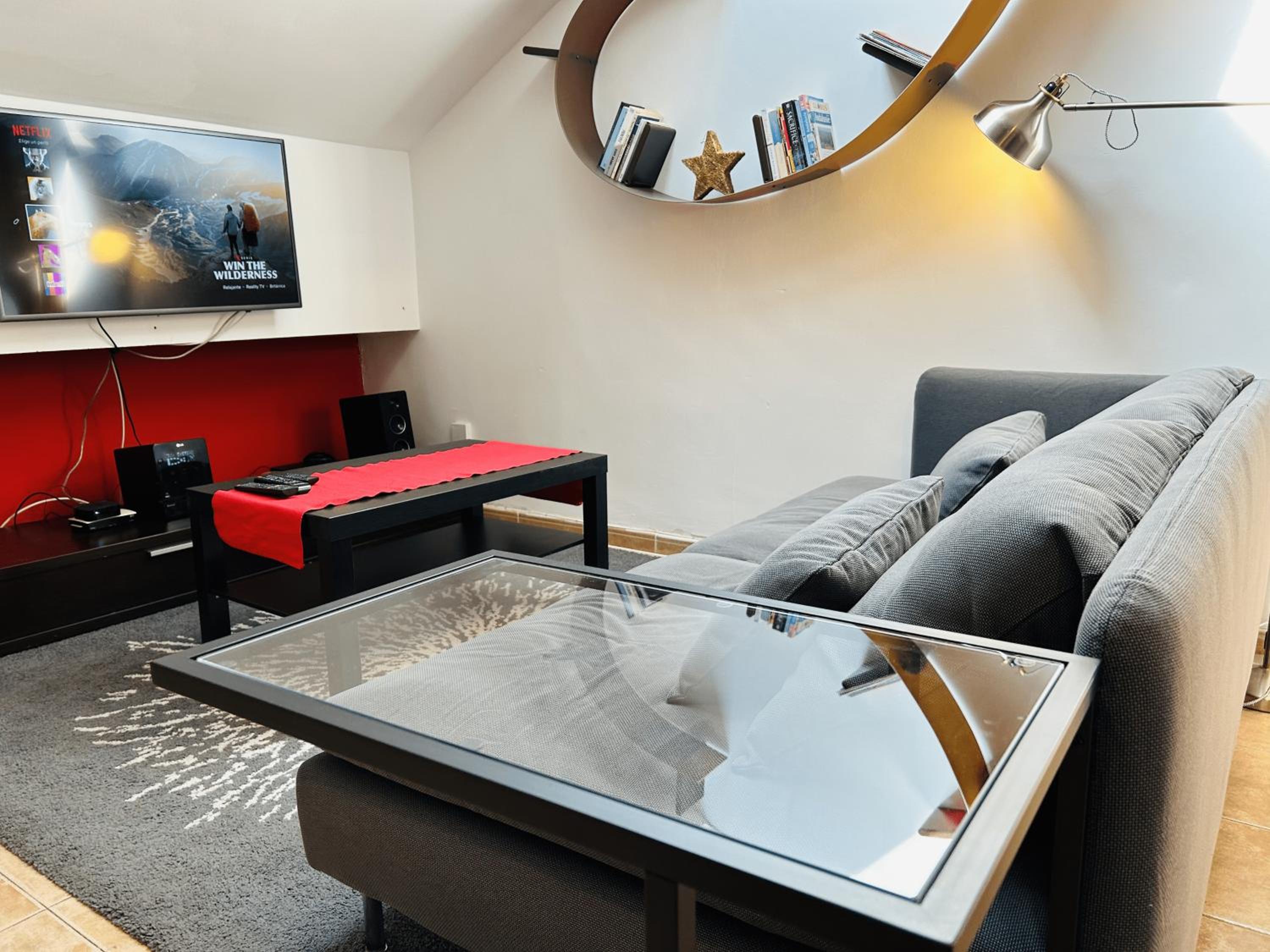 One-Bedroom Apartment photo 2