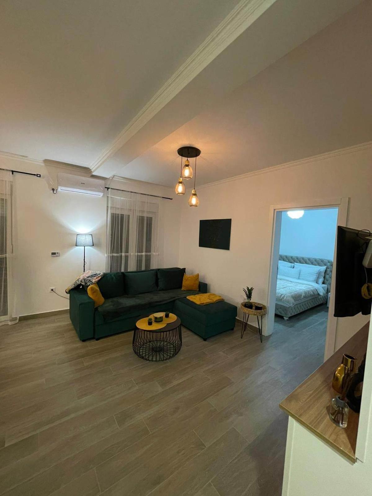 One-Bedroom Apartment photo 1
