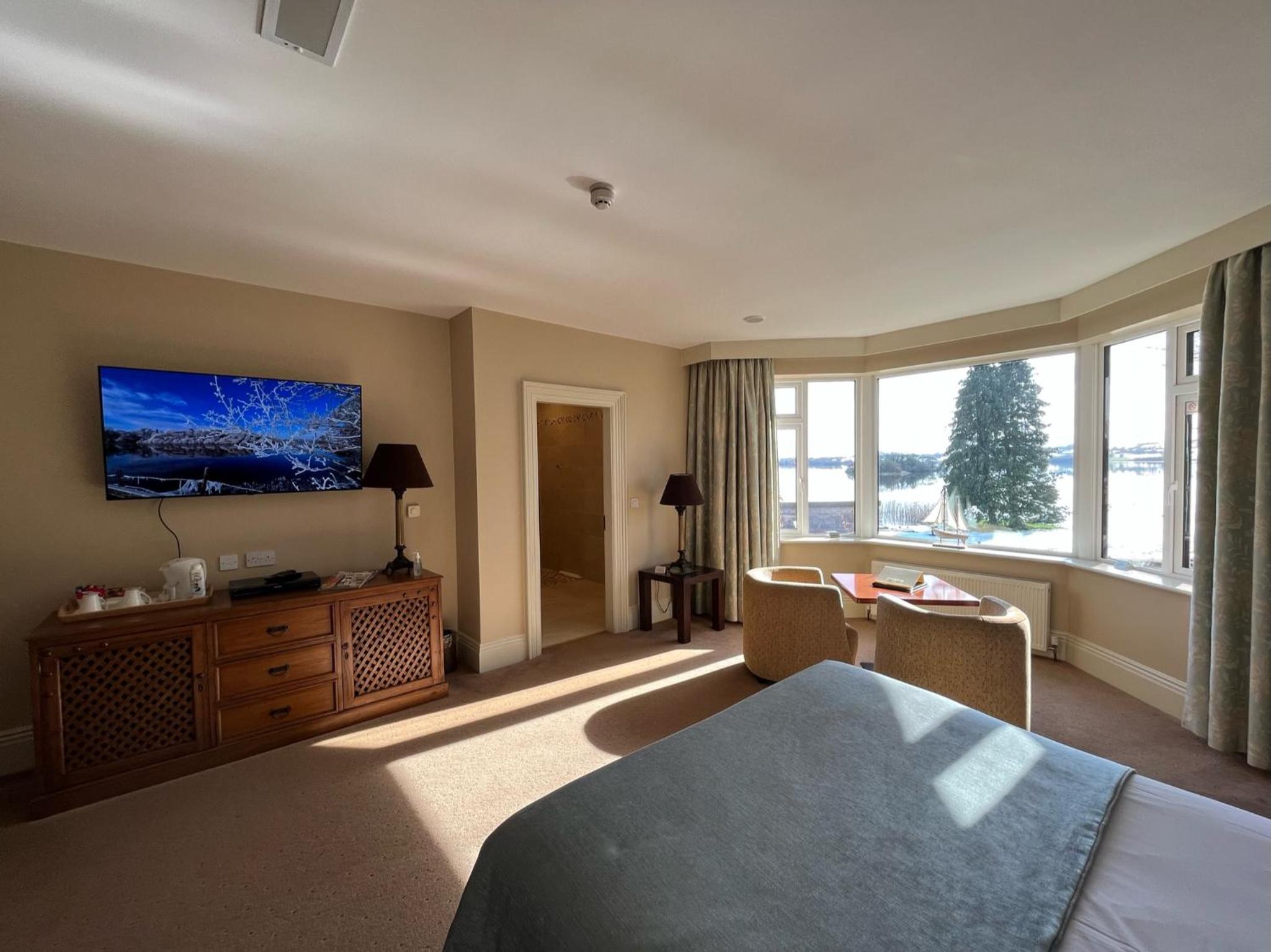 Family Room with Lake View 1 - Photo 3