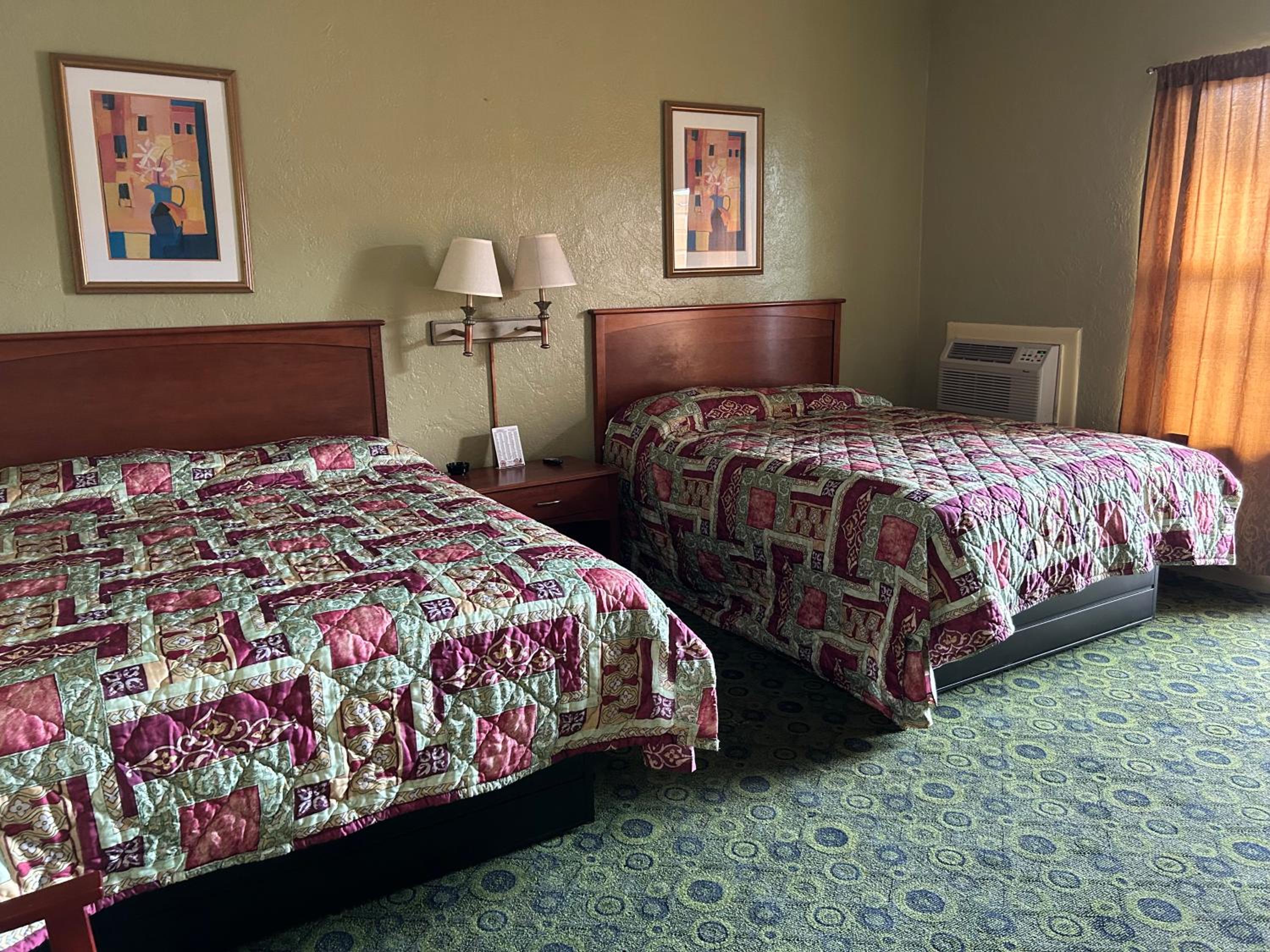 Queen Room with Two Queen Beds - Smoking