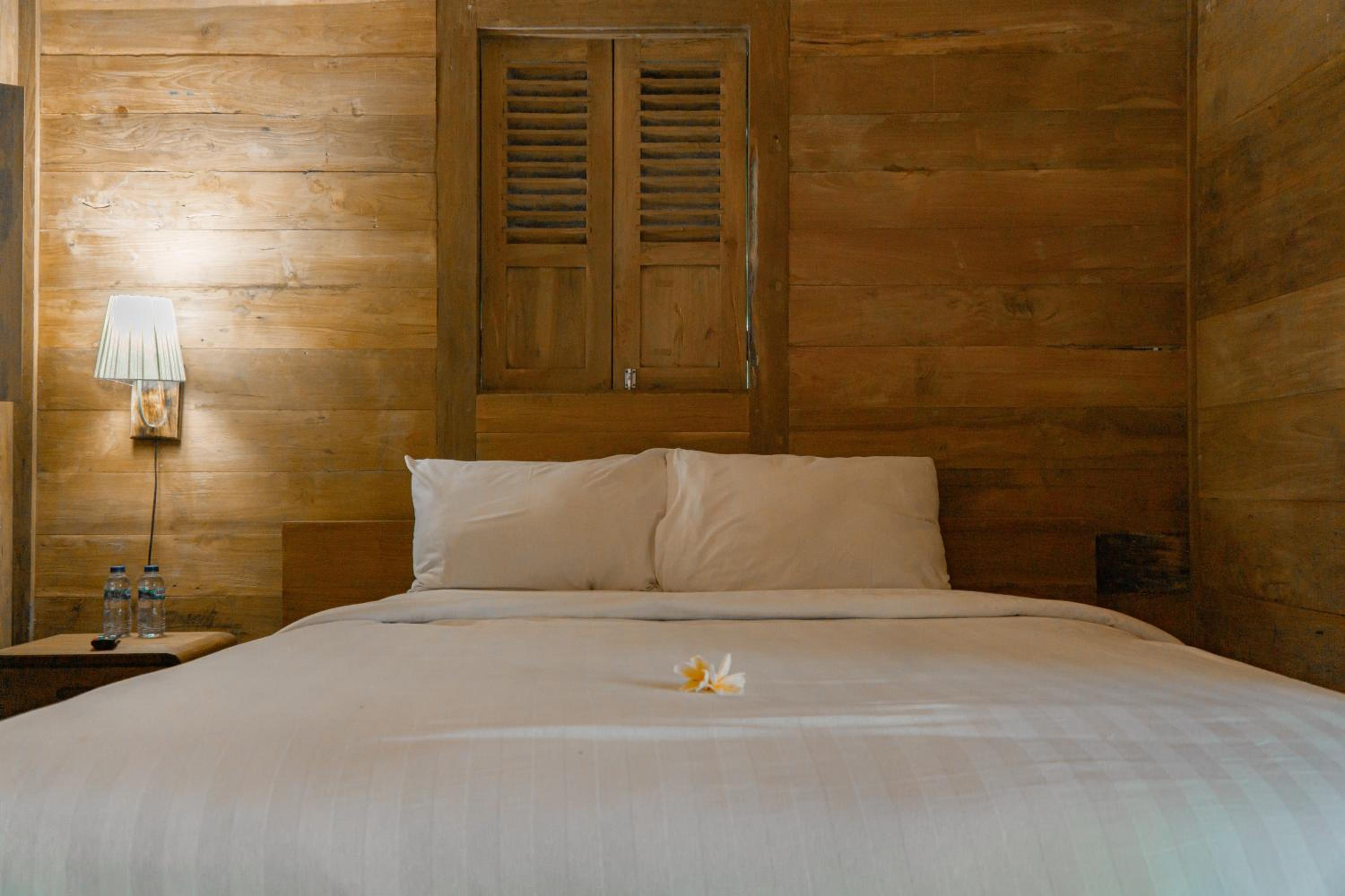Wooden One Bedroom Private Pool - Photo 7