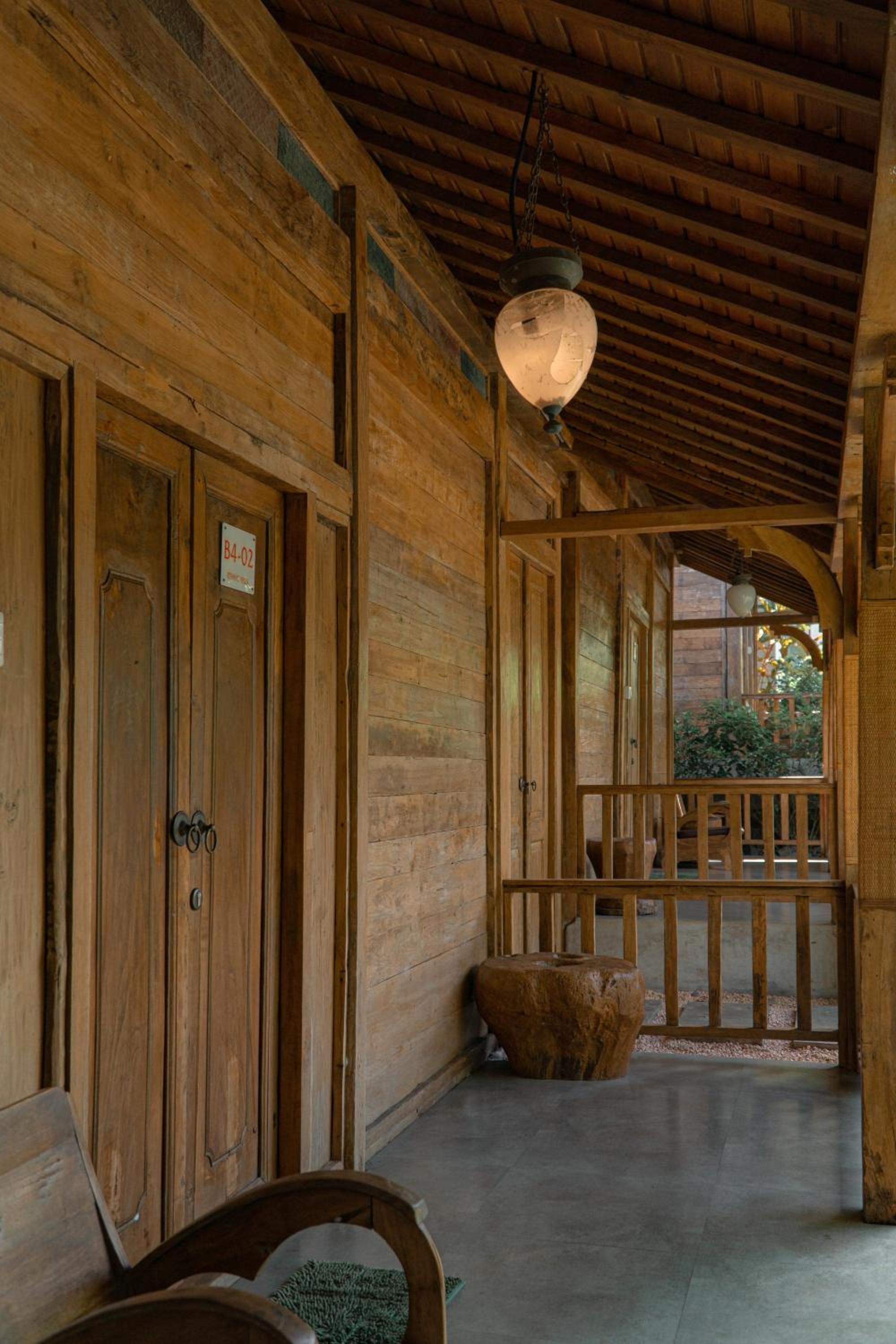 Wooden Three Bedroom Private Pool - Photo 4
