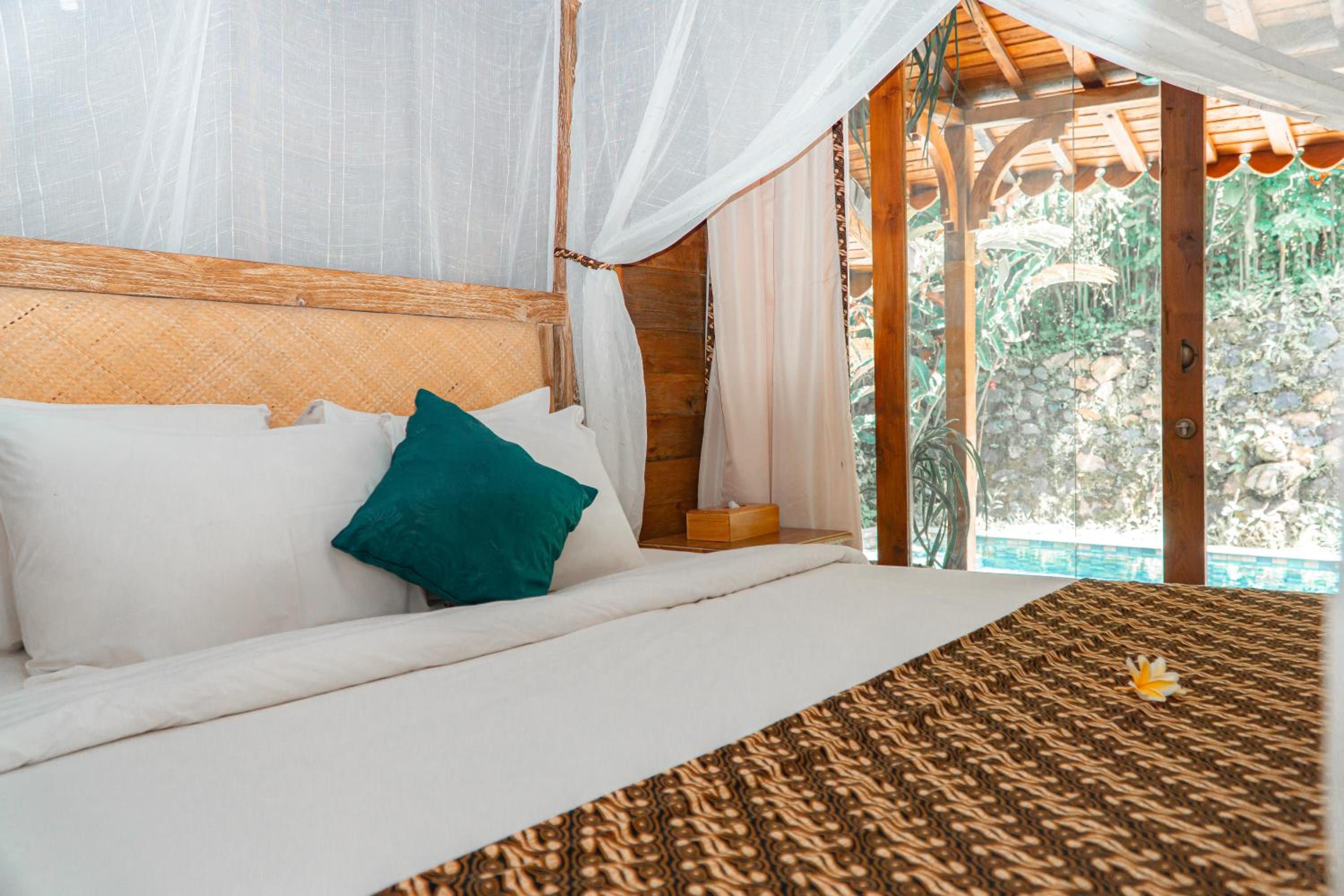 Wooden Three Bedroom Private Pool - Photo 15