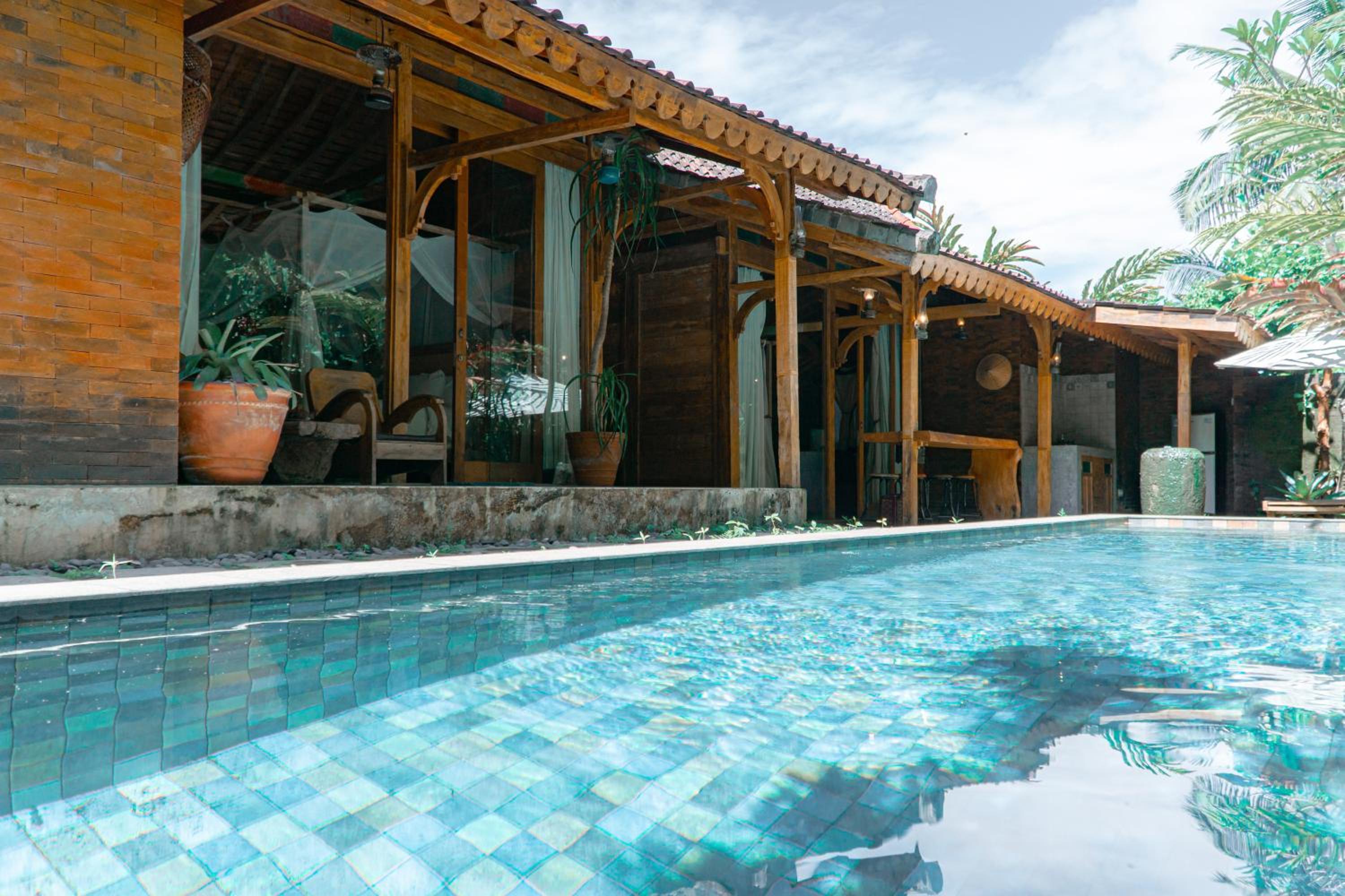 Wooden Three Bedroom Private Pool - Photo 2