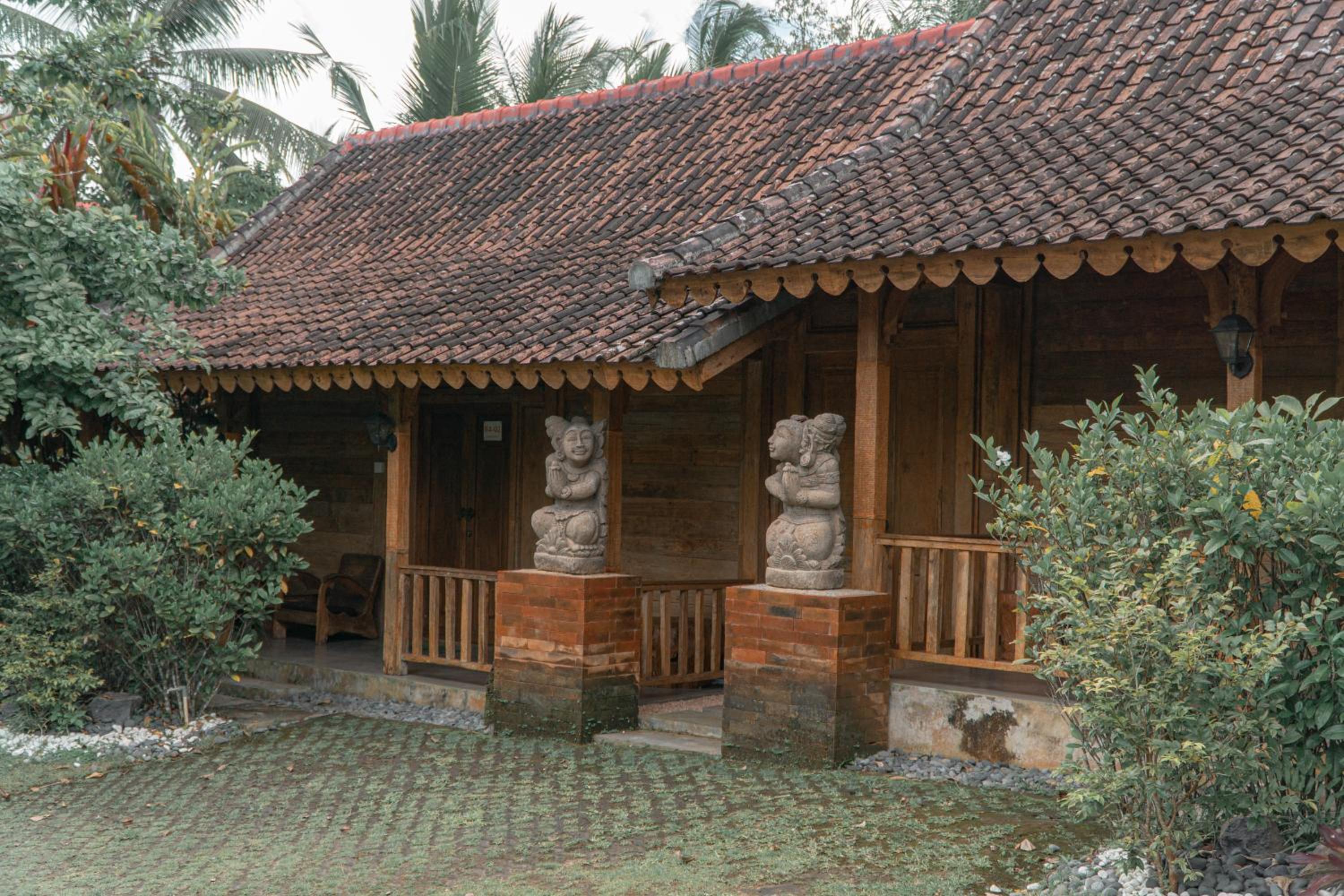 Wooden Three Bedroom Private Pool - Photo 3