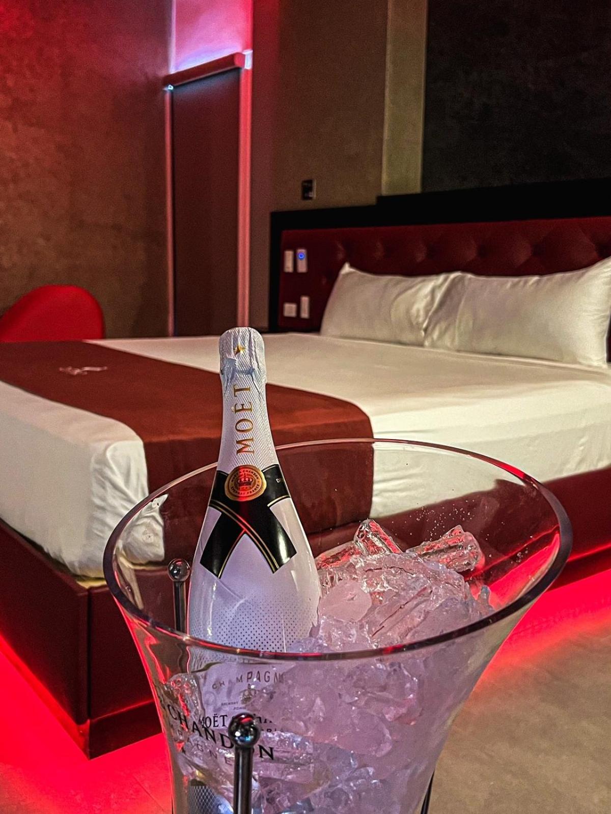Deluxe King Suite