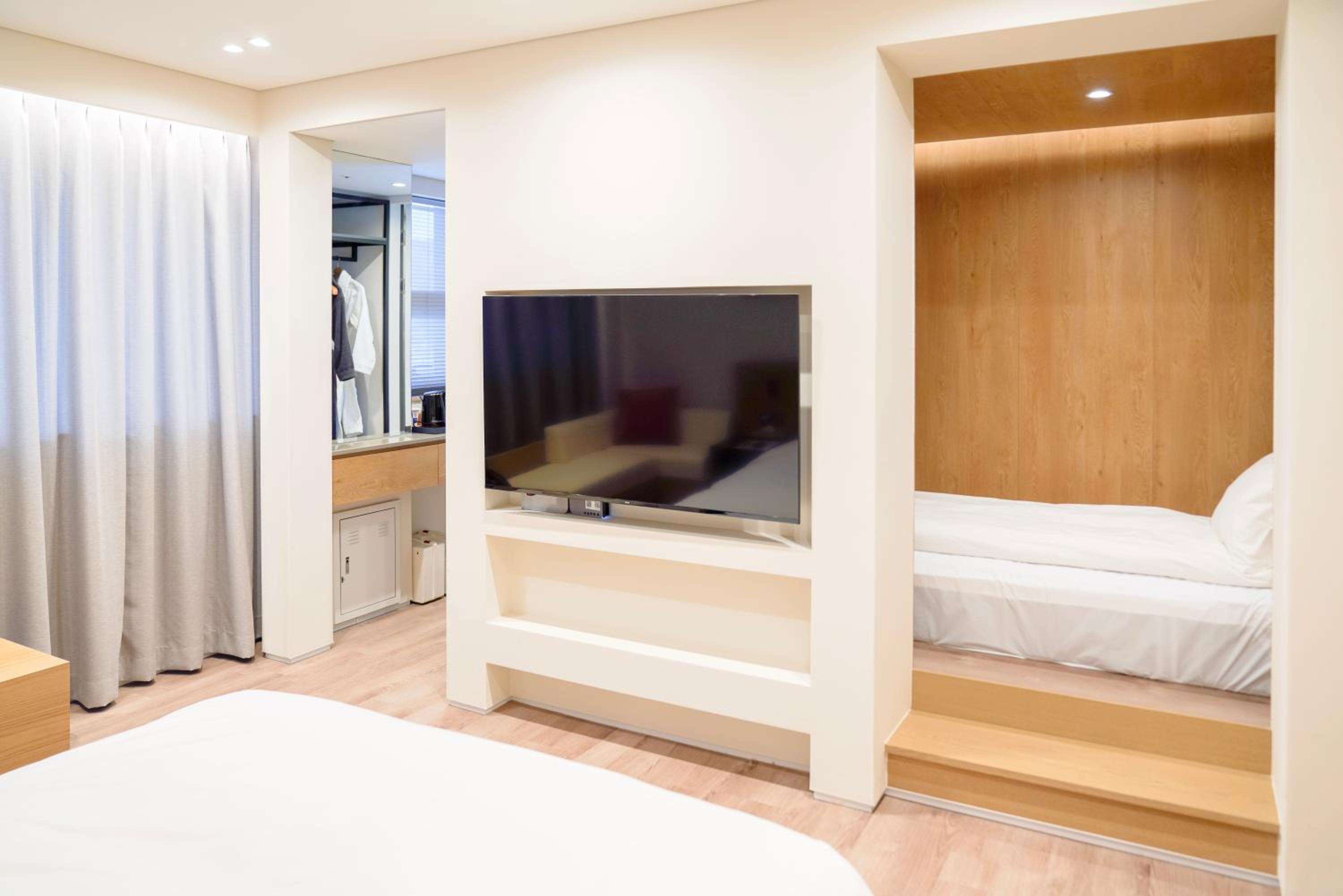 Double or Twin Room with Mountain View - Photo 12