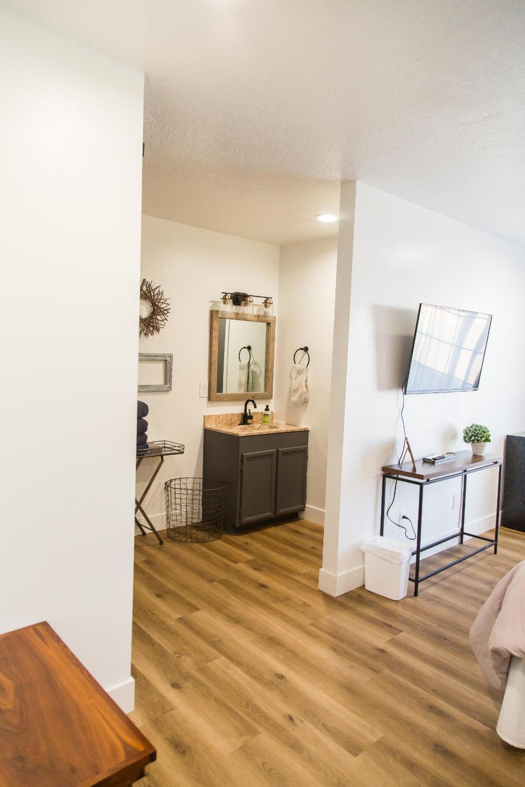 Quadruple Room with Shower - Photo 11