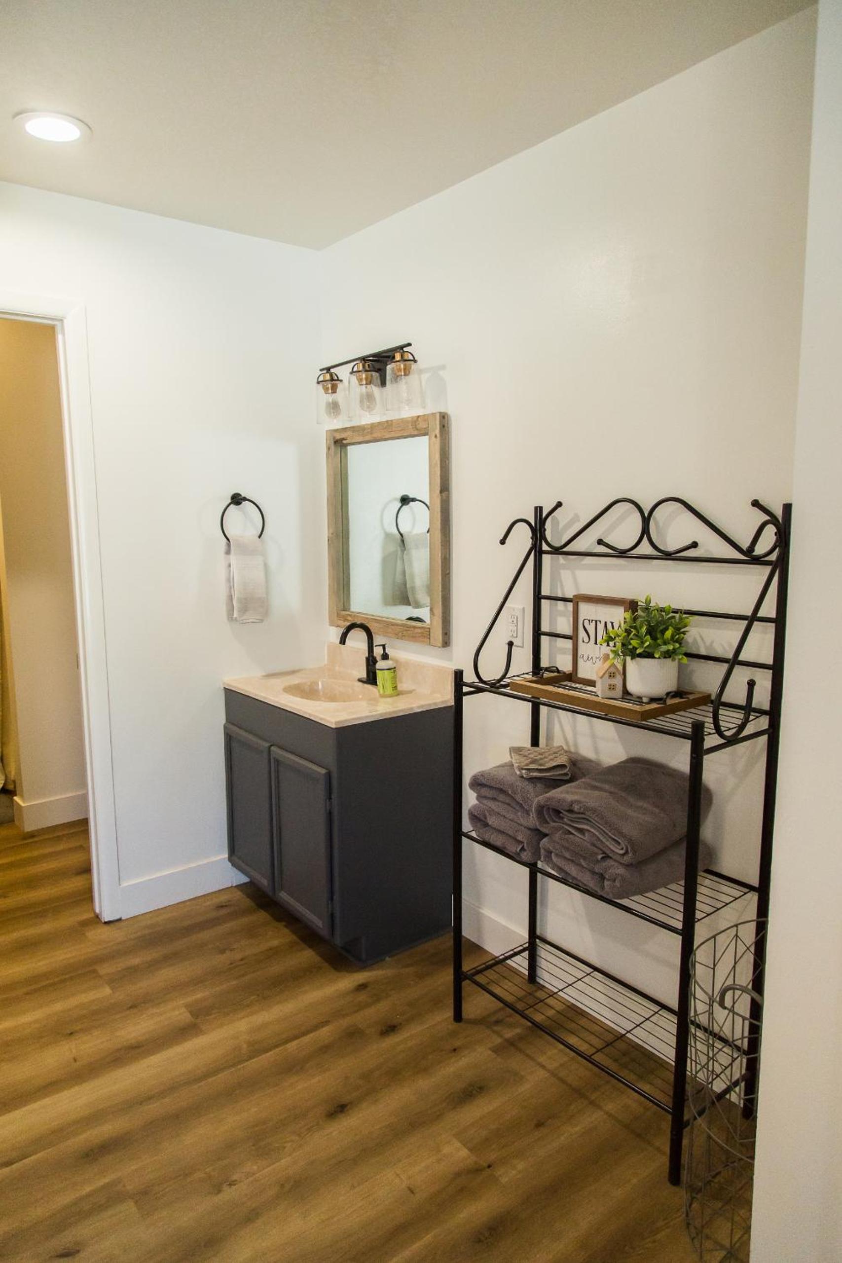 Quadruple Room with Shower - Photo 32
