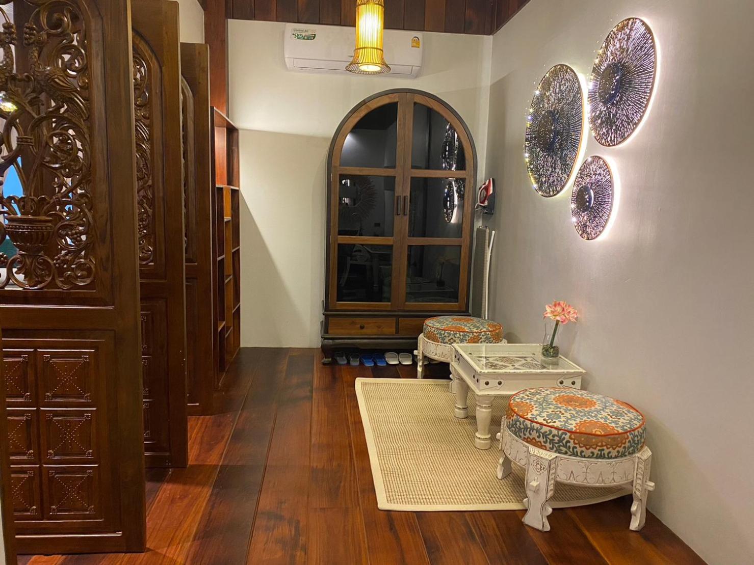 Villa with Private Pool - Photo 9