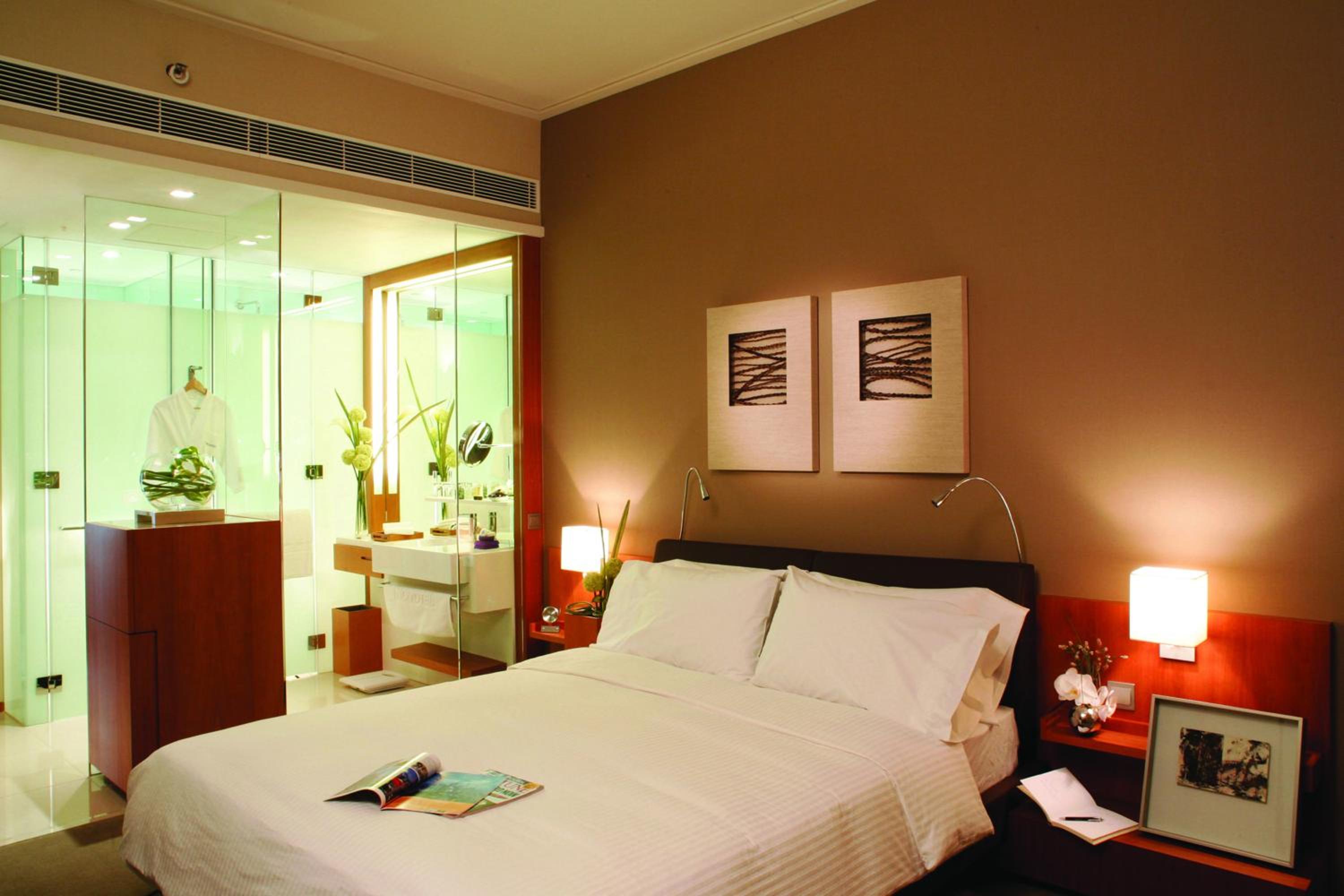 Superior Room with Queen Bed