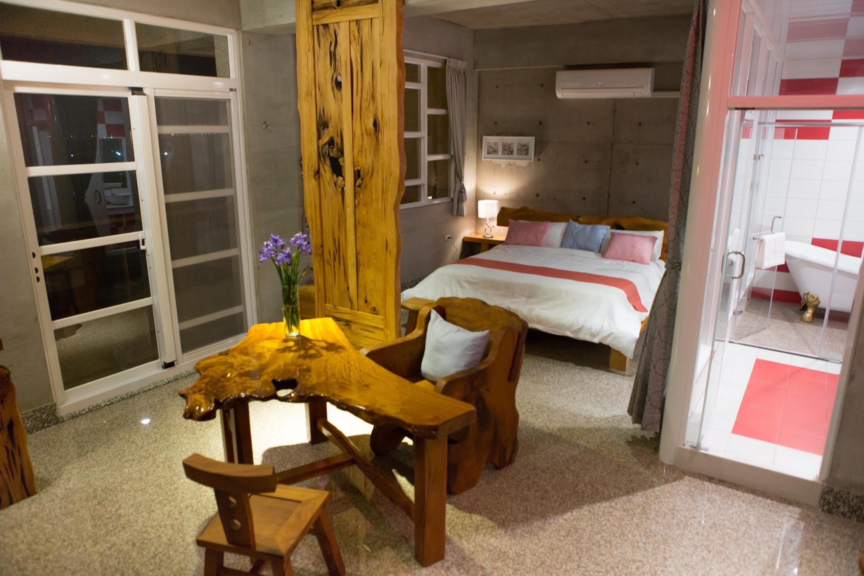 Deluxe Double Room with Bath photo 3