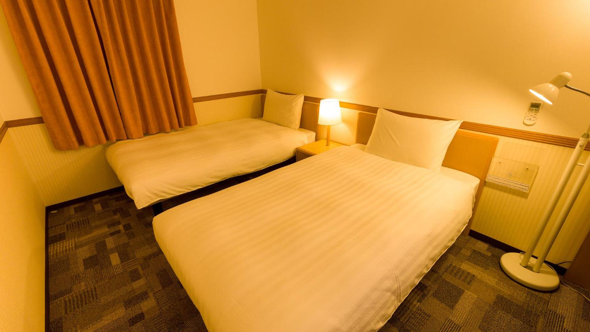 Twin Room - Non-Smoking - Photo 2