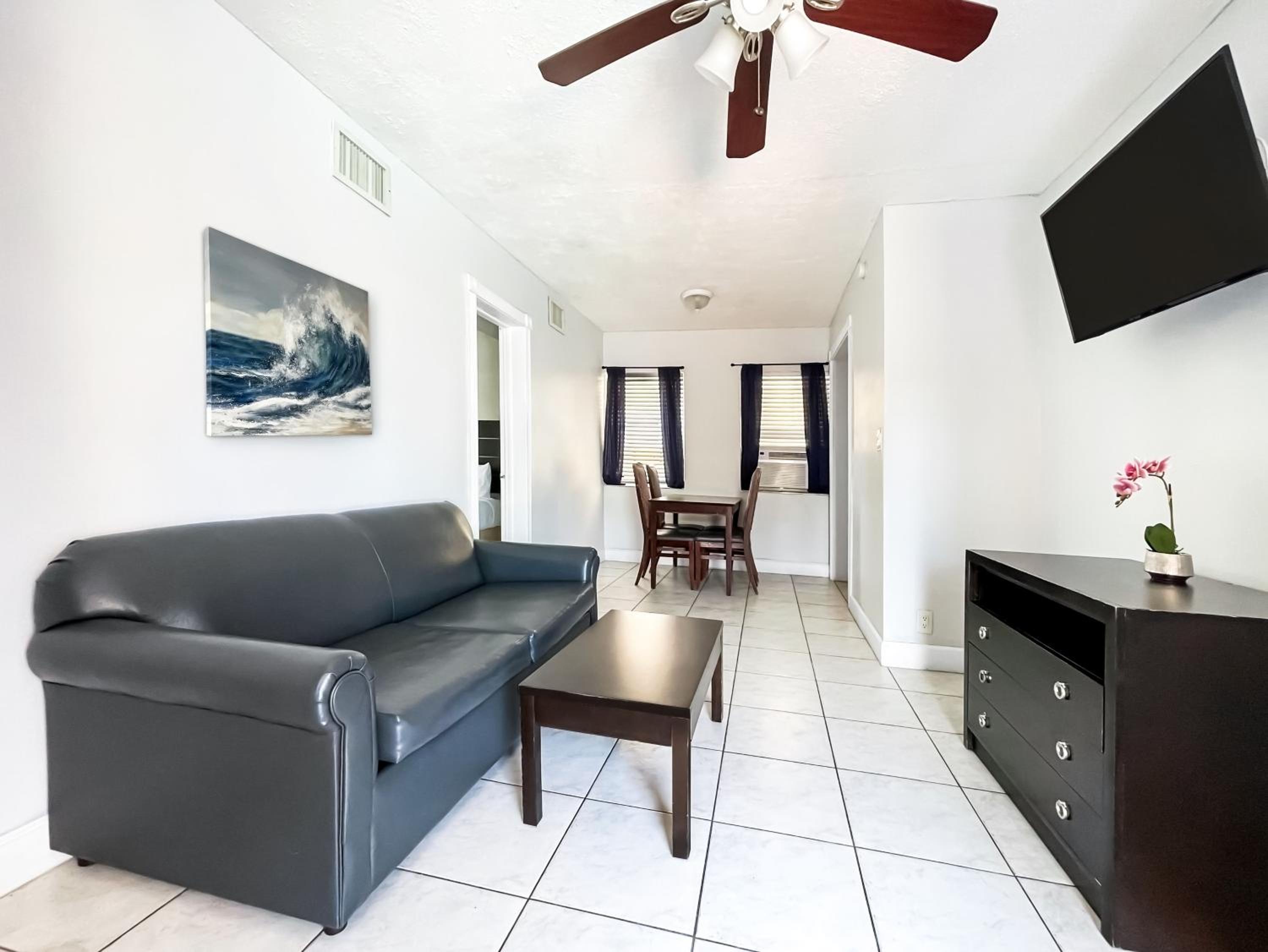 One-Bedroom Suite - Photo 1