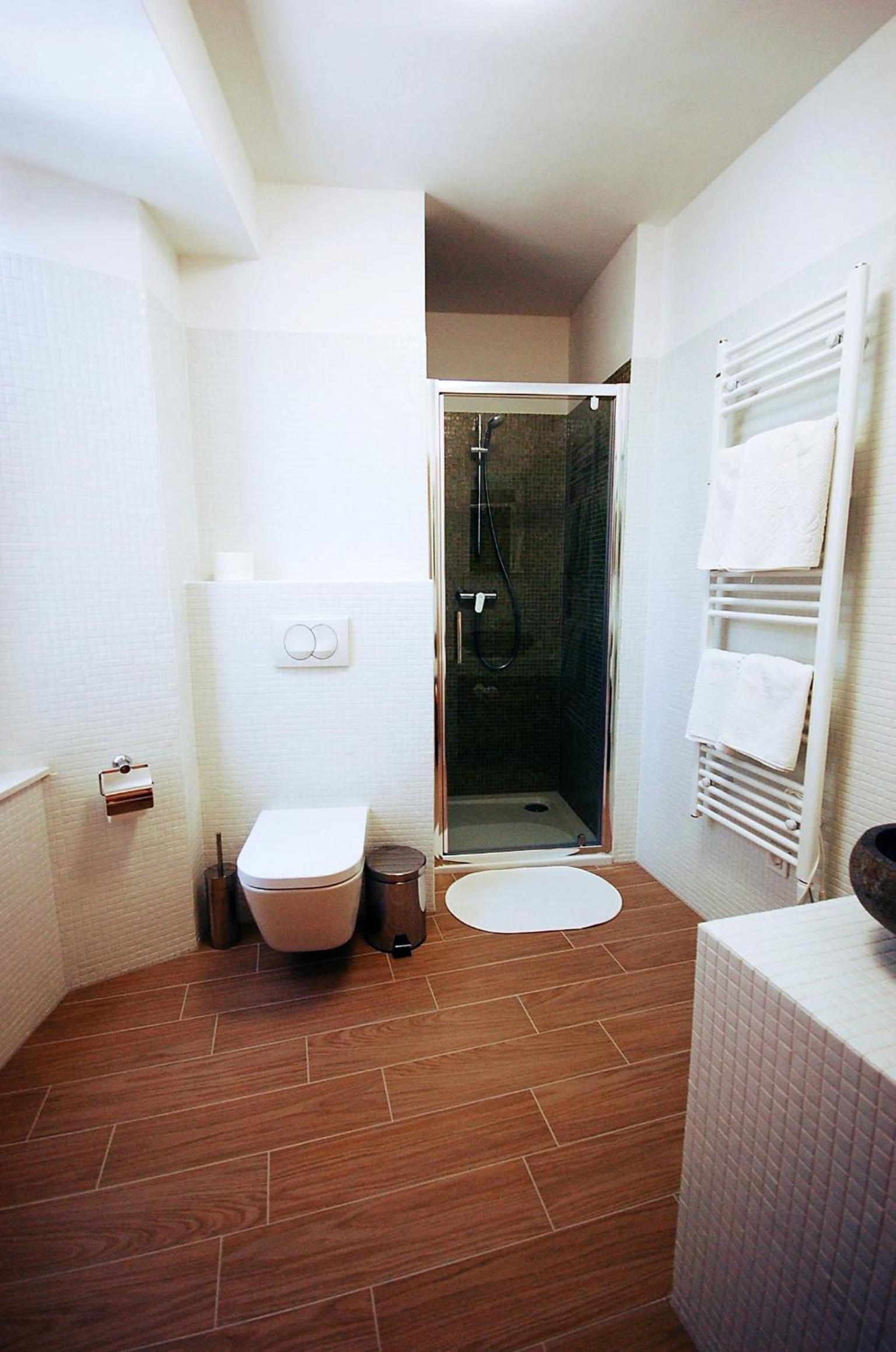 Standard Double Room - Photo 8