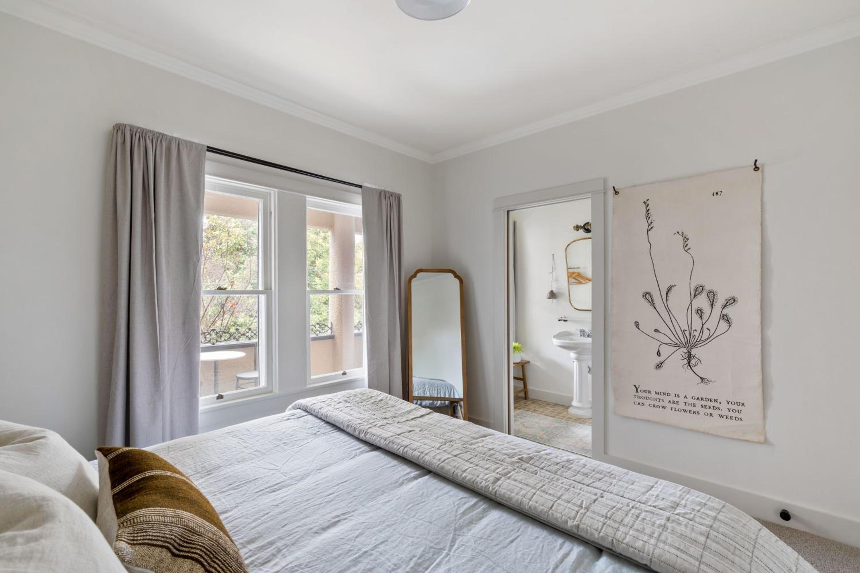 Standard King Room photo 3