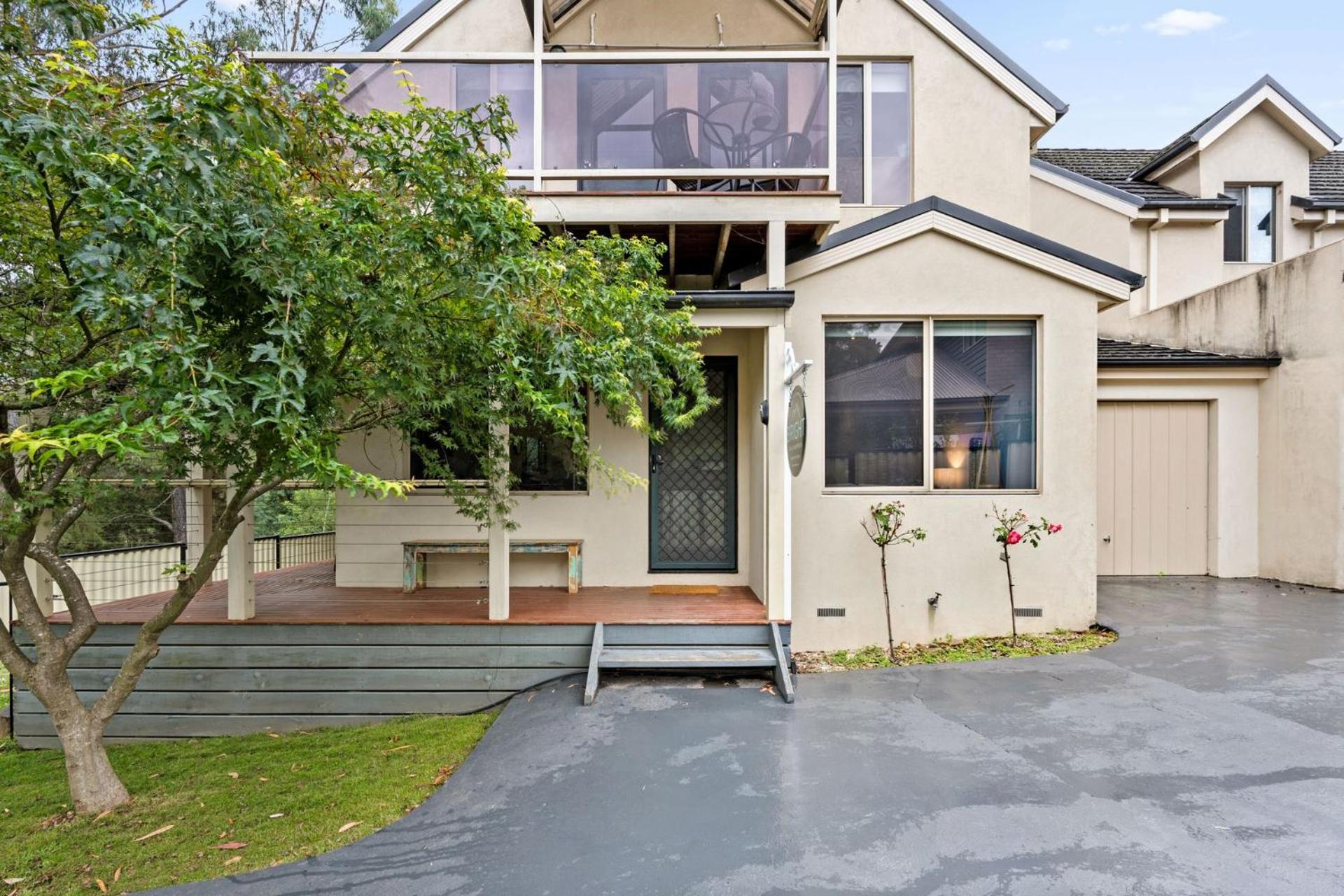 Three-Bedroom House photo 2