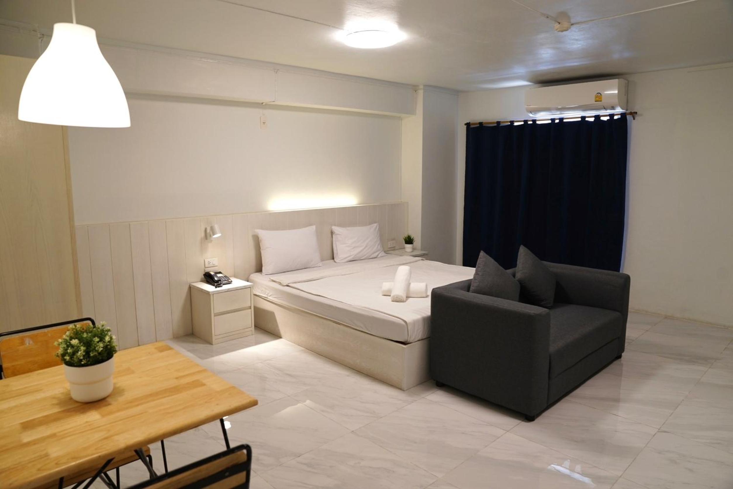 Double Room with Balcony (2 Adults + 1 Child) photo 1