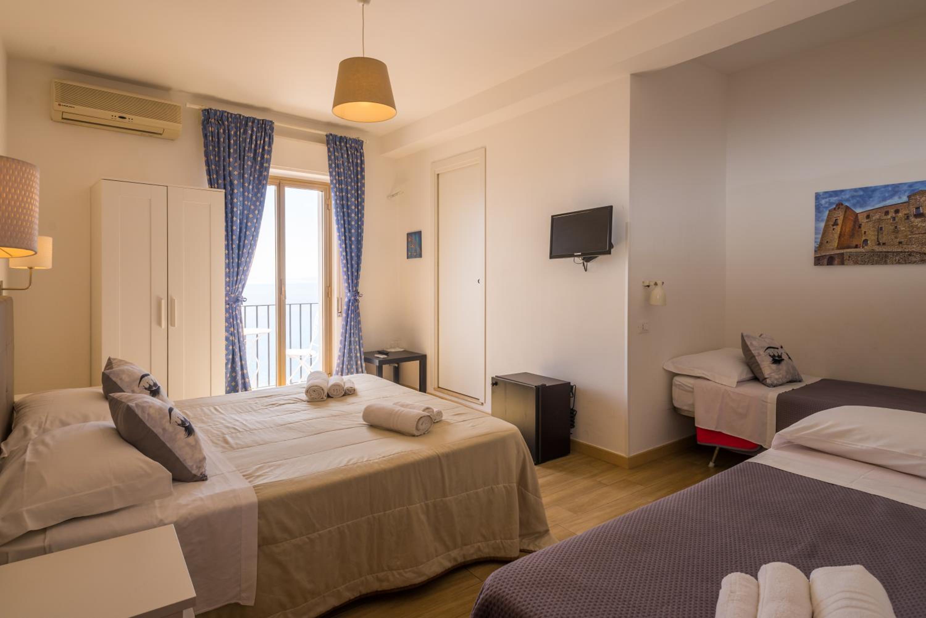 Quadruple Room with Sea View photo 3