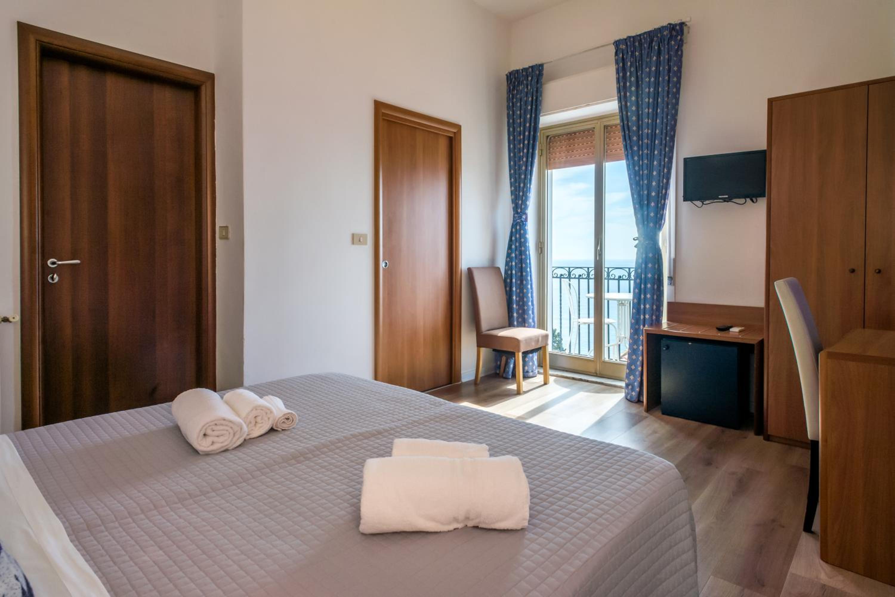 Junior Suite with Sea View photo 3
