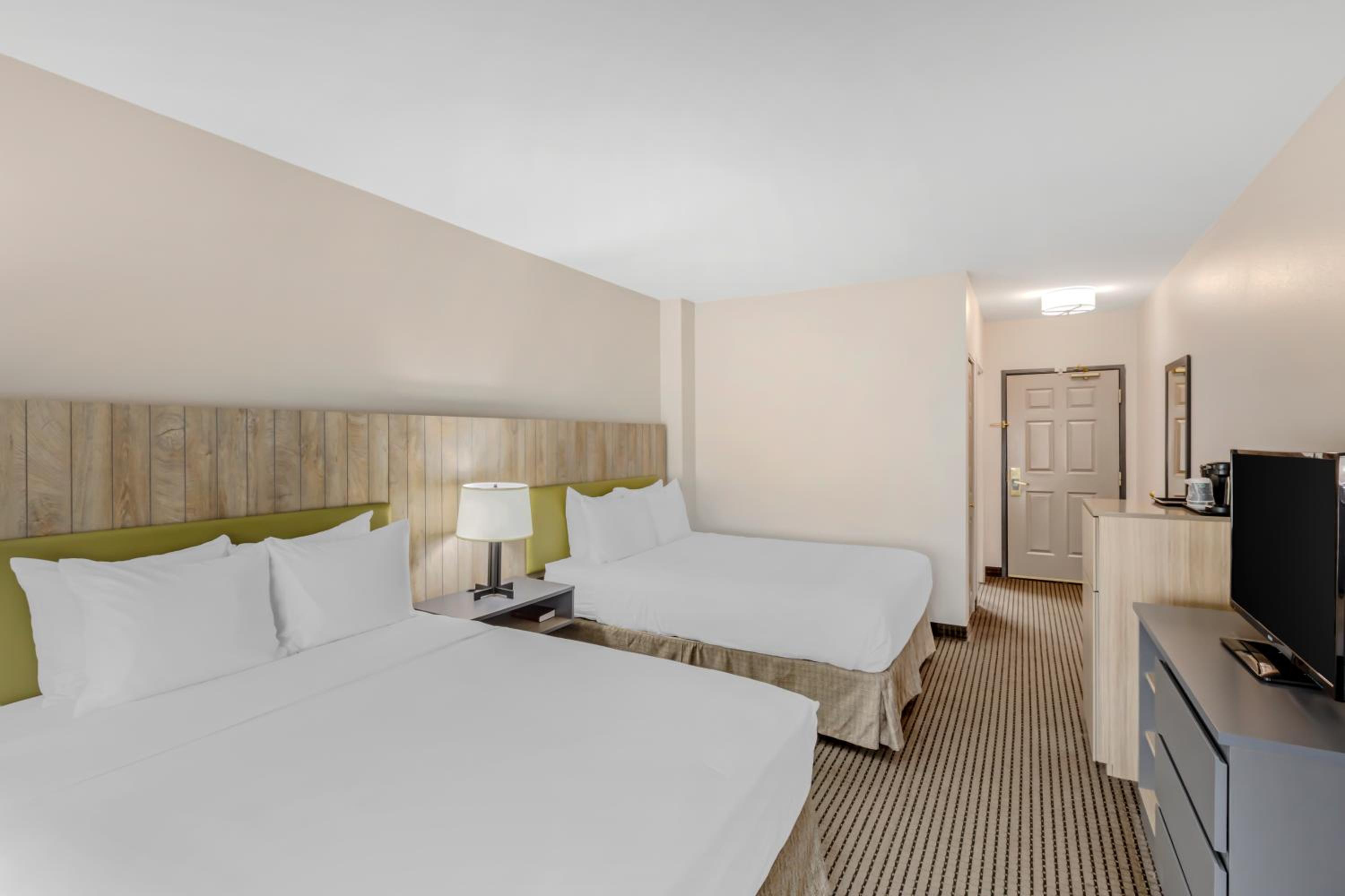 Queen Room with Two Queen Beds - Photo 1