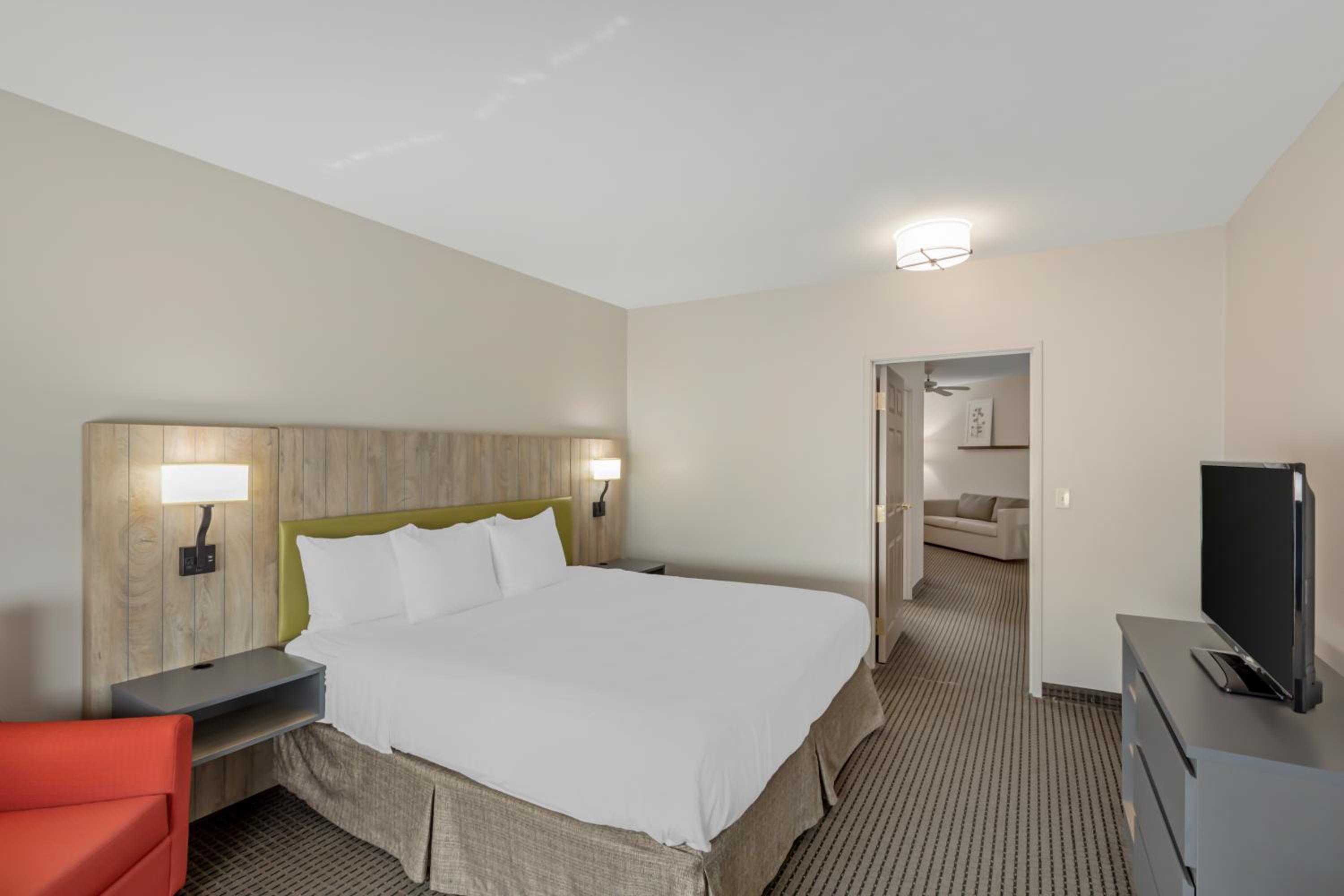 Two-Bedroom King Suite with Two Twin Beds - Non-Smoking - Photo 4
