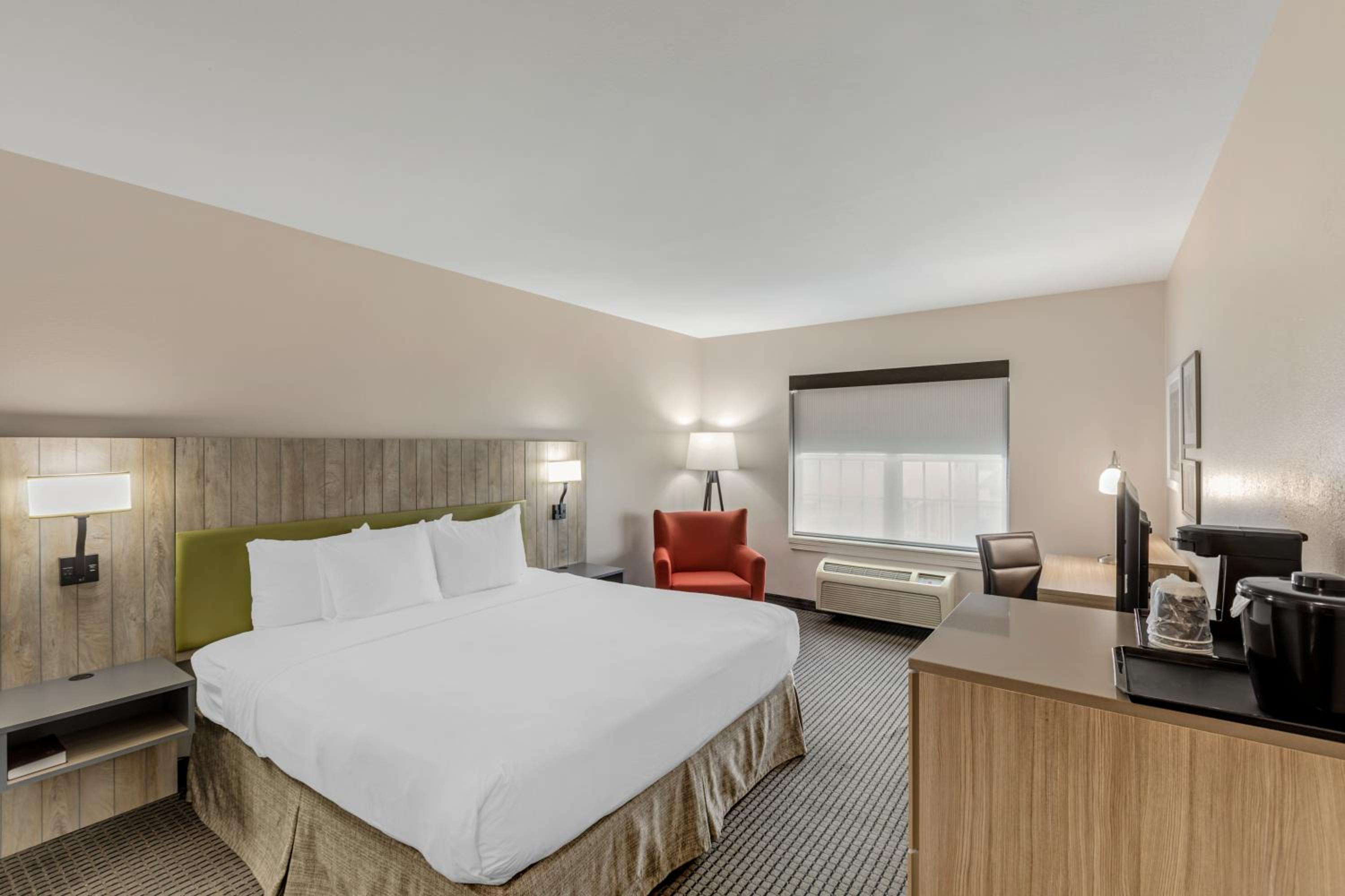 King Room - Non-Smoking - Photo 3