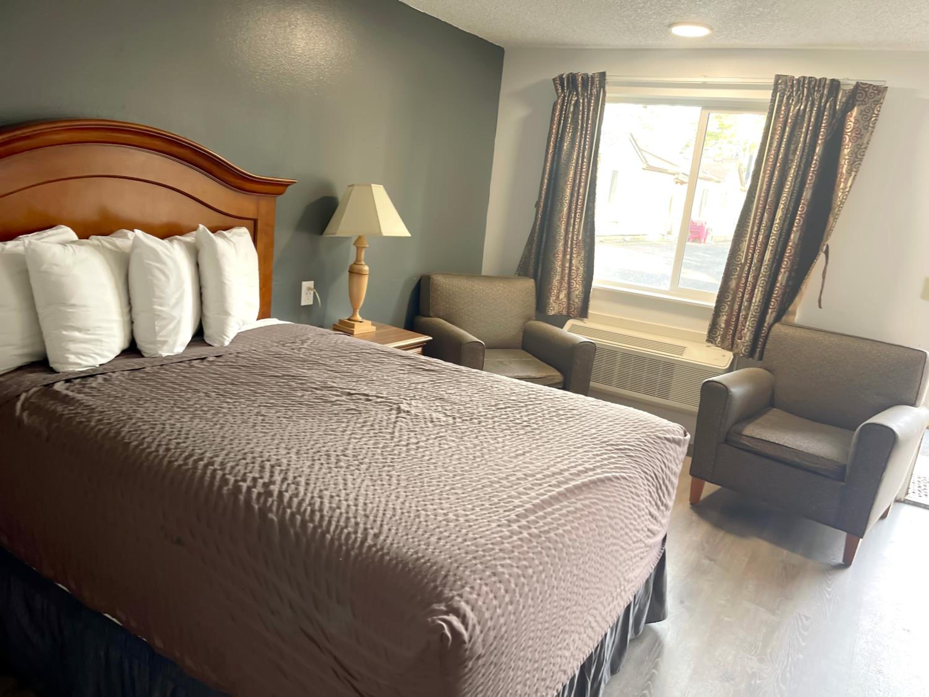Standard Queen Room photo 2