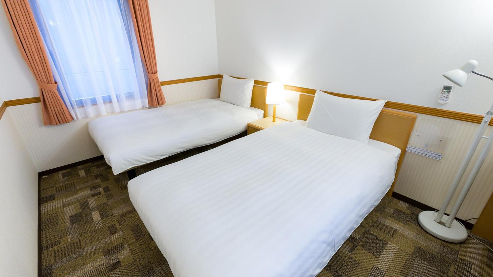 Twin Room - Smoking - Photo 17