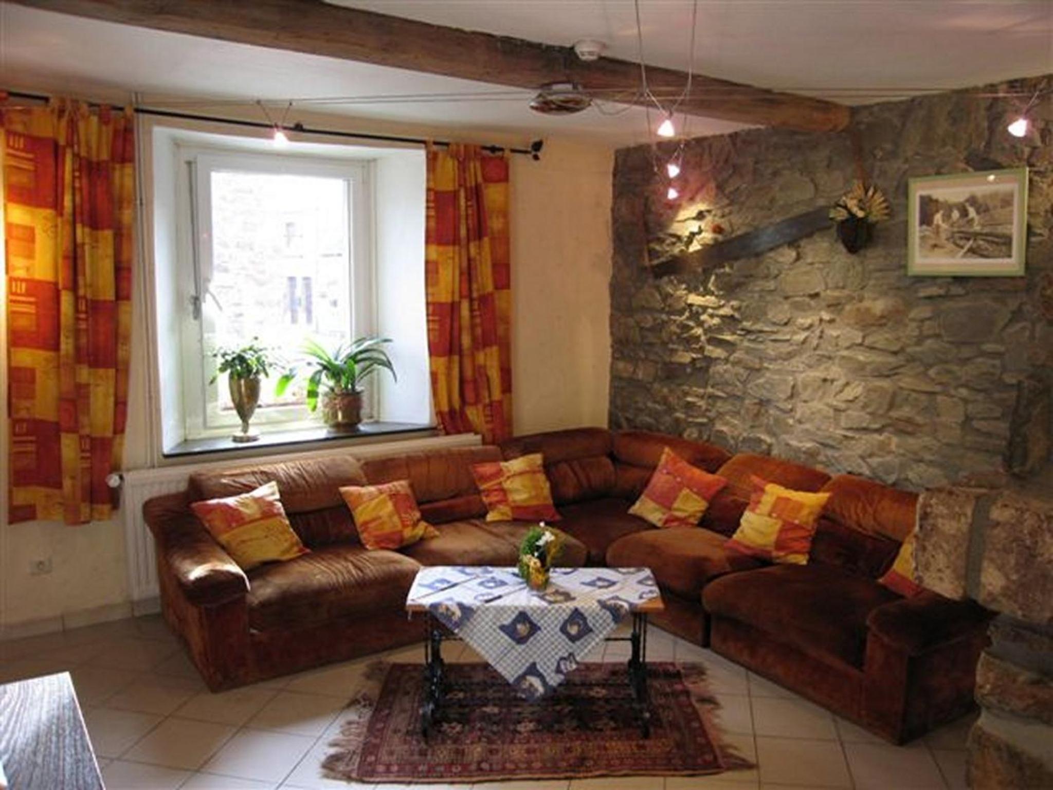 Six-Bedroom House photo 2