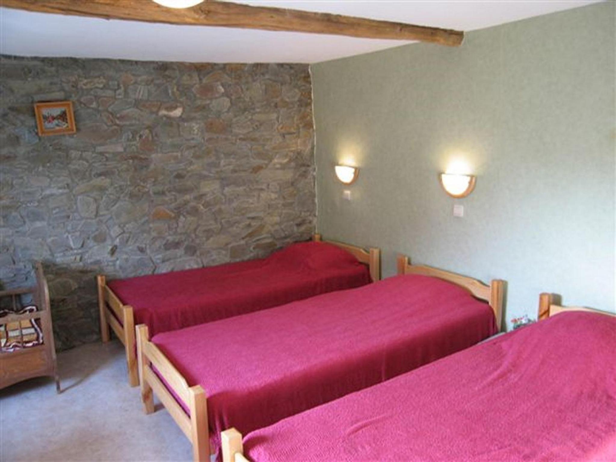 Six-Bedroom House photo 3