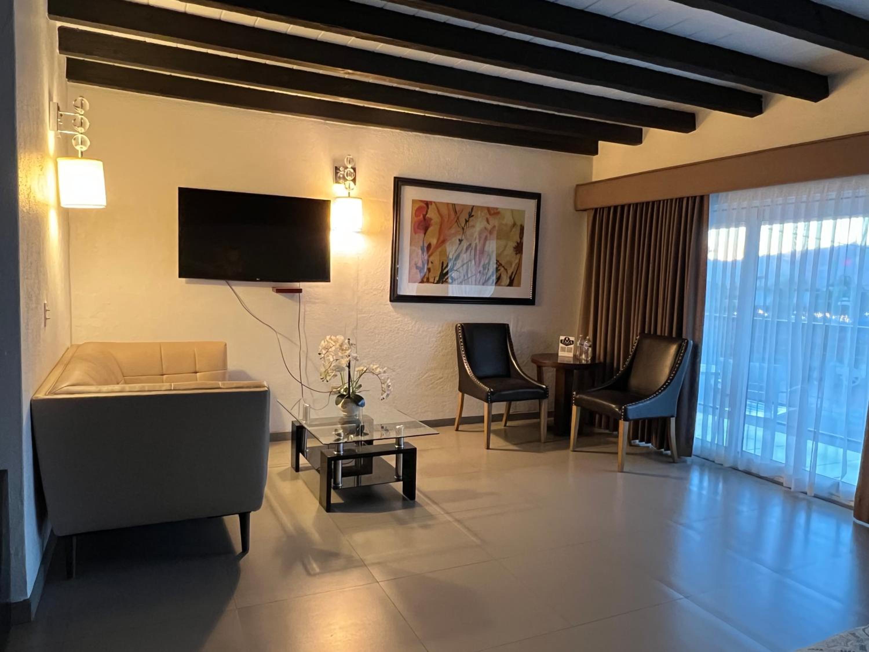 Junior Suite with Balcony photo 3