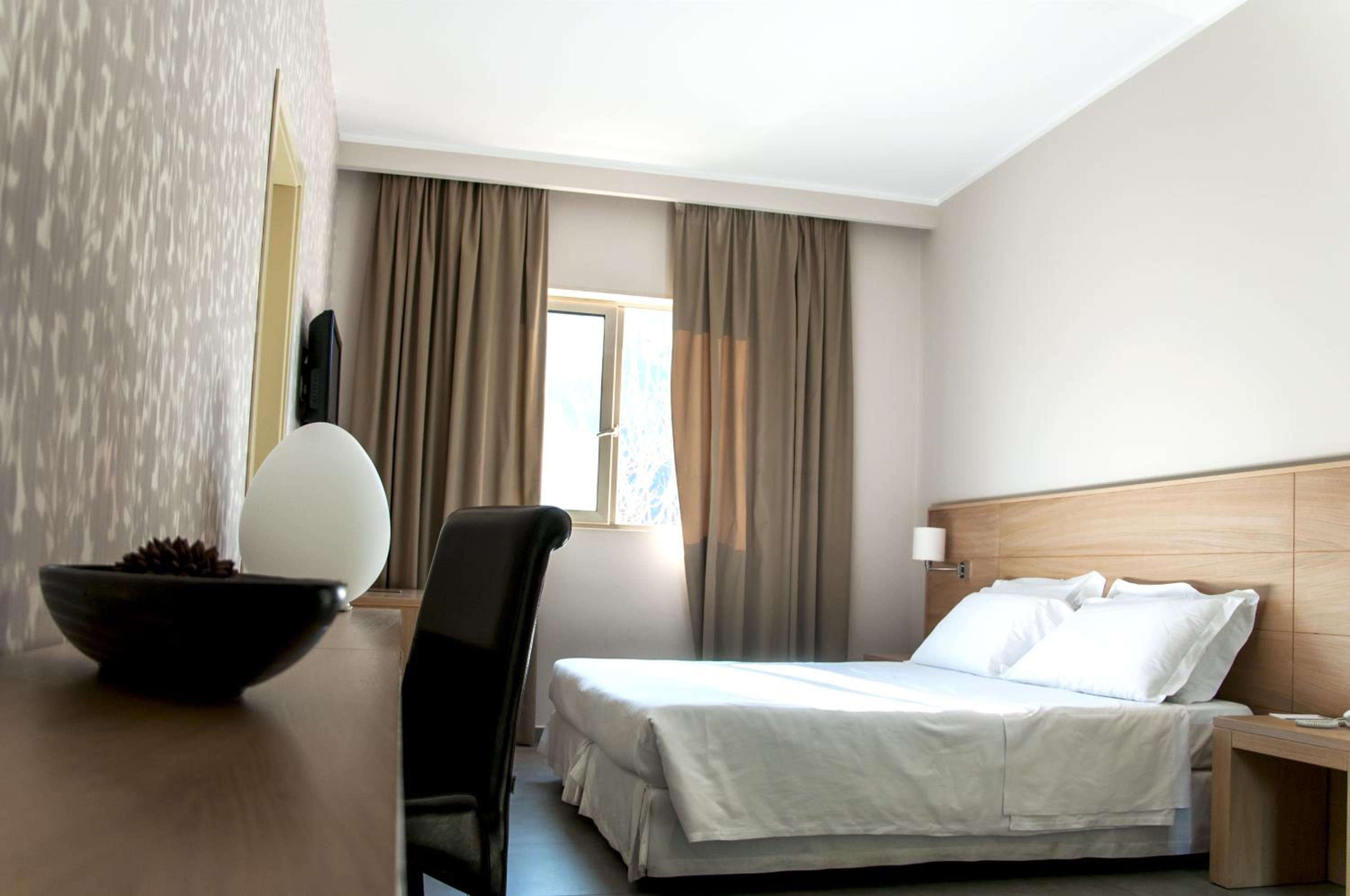 Double or Twin Room - Photo 6