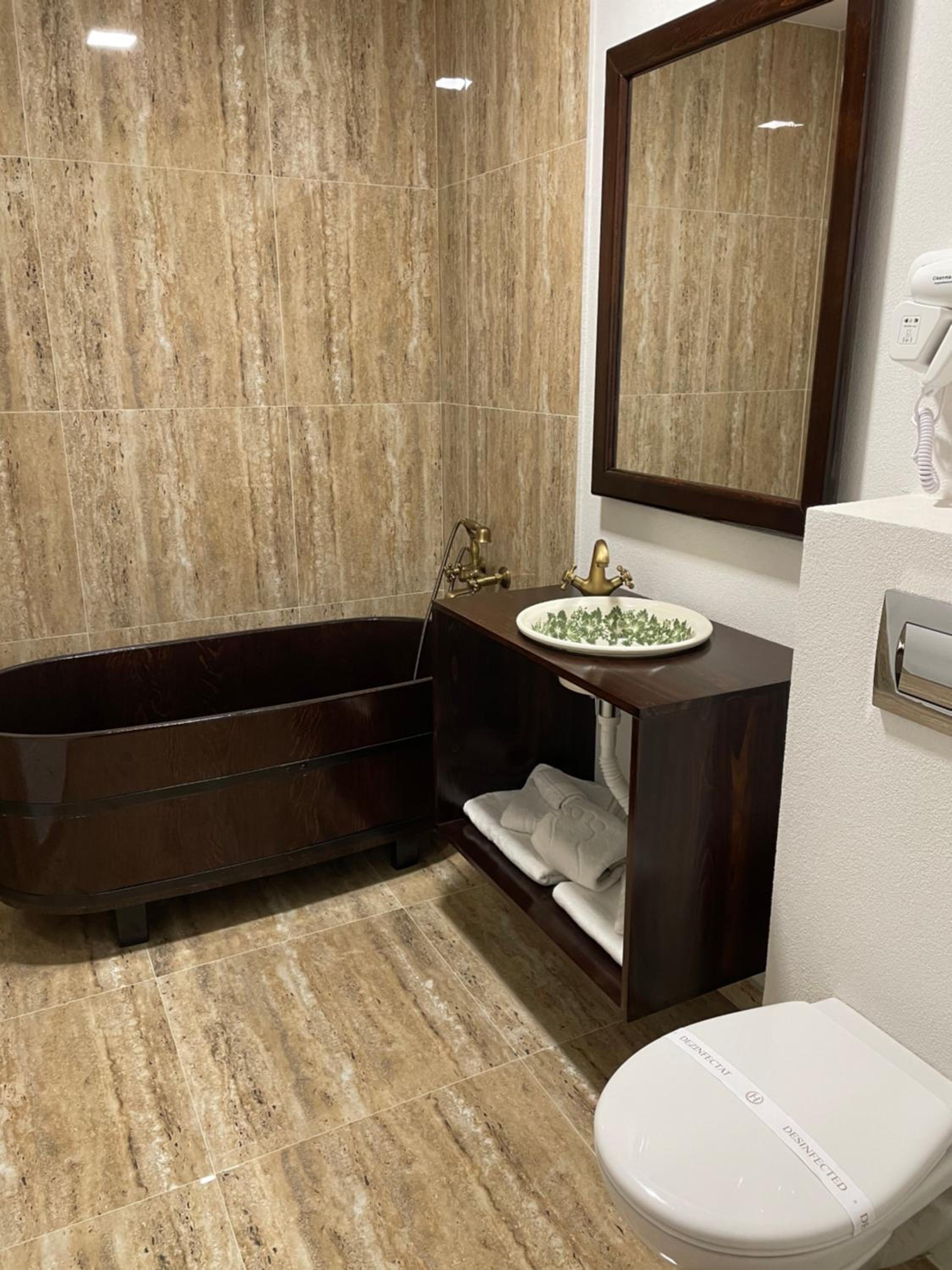 Deluxe Double Room with Bath photo 3