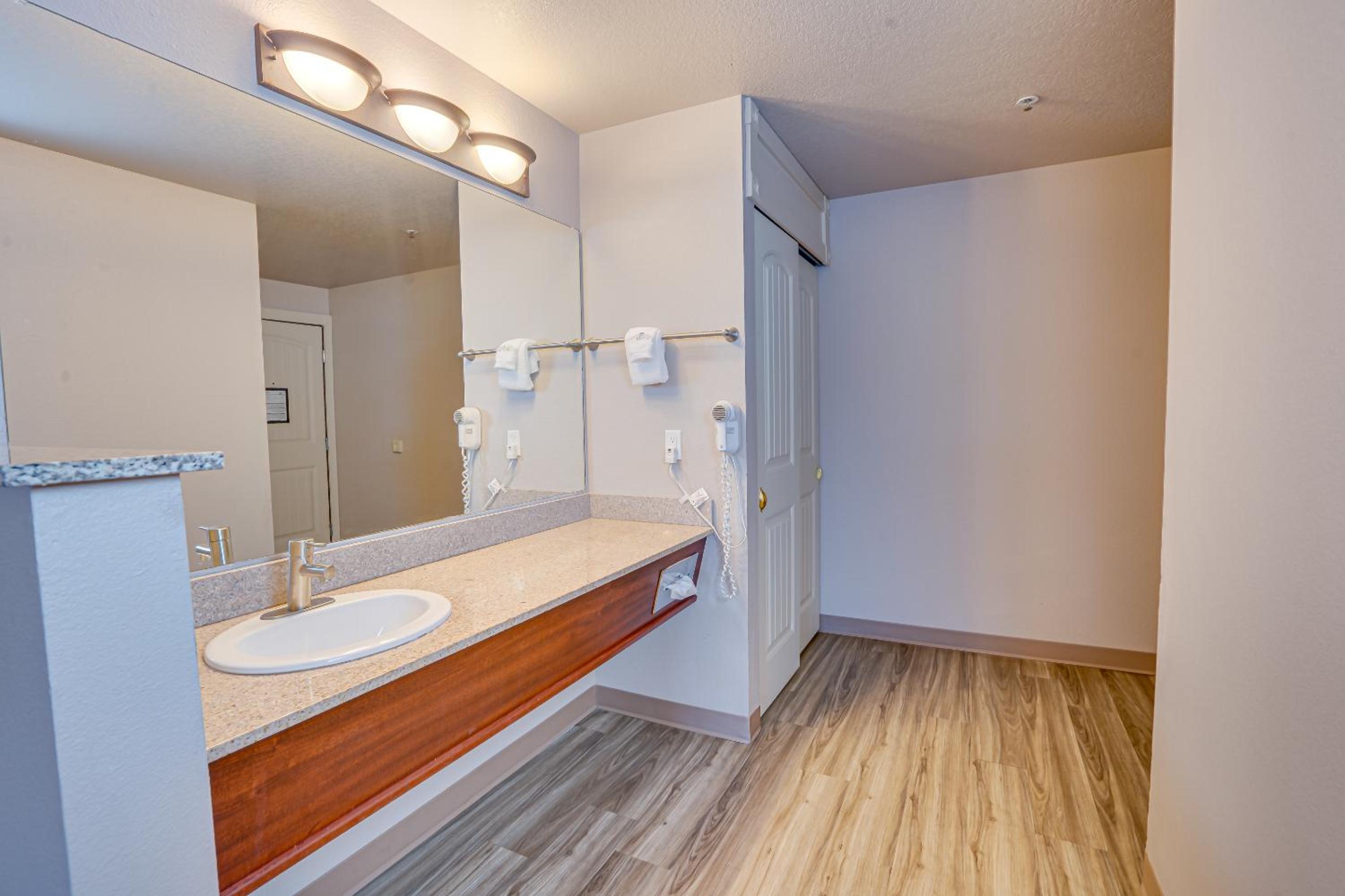 King Suite - Photo 6