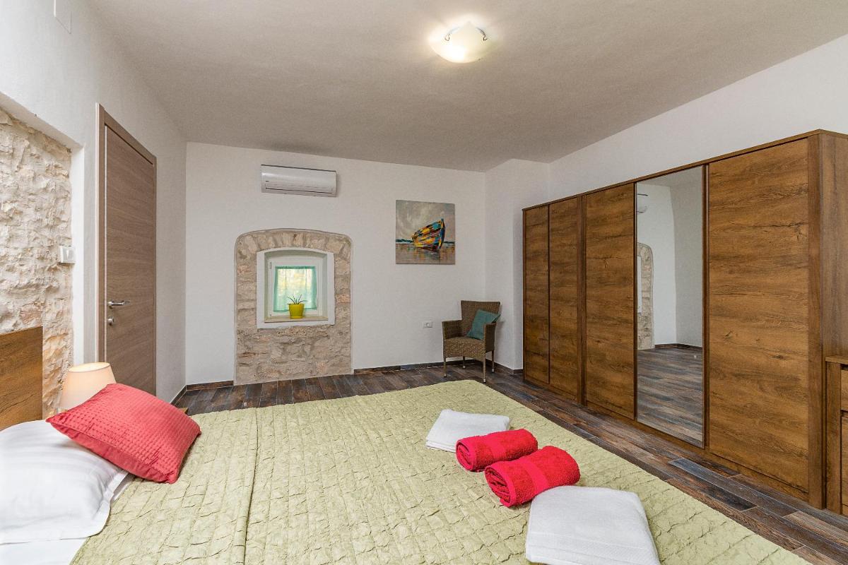 Two-Bedroom House photo 3