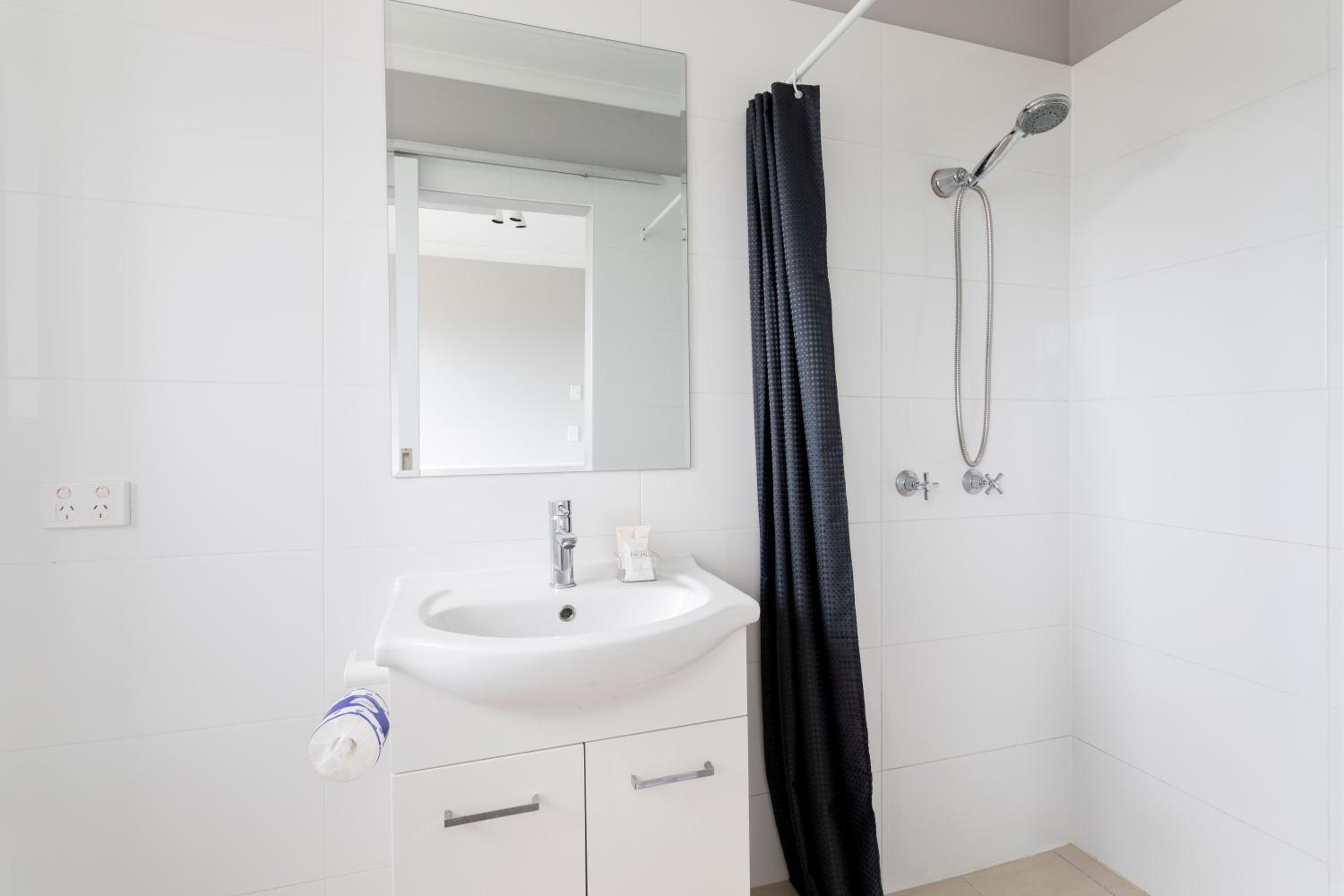 Quadruple Room - Stair Access Only (Parking subject to availability) photo 2