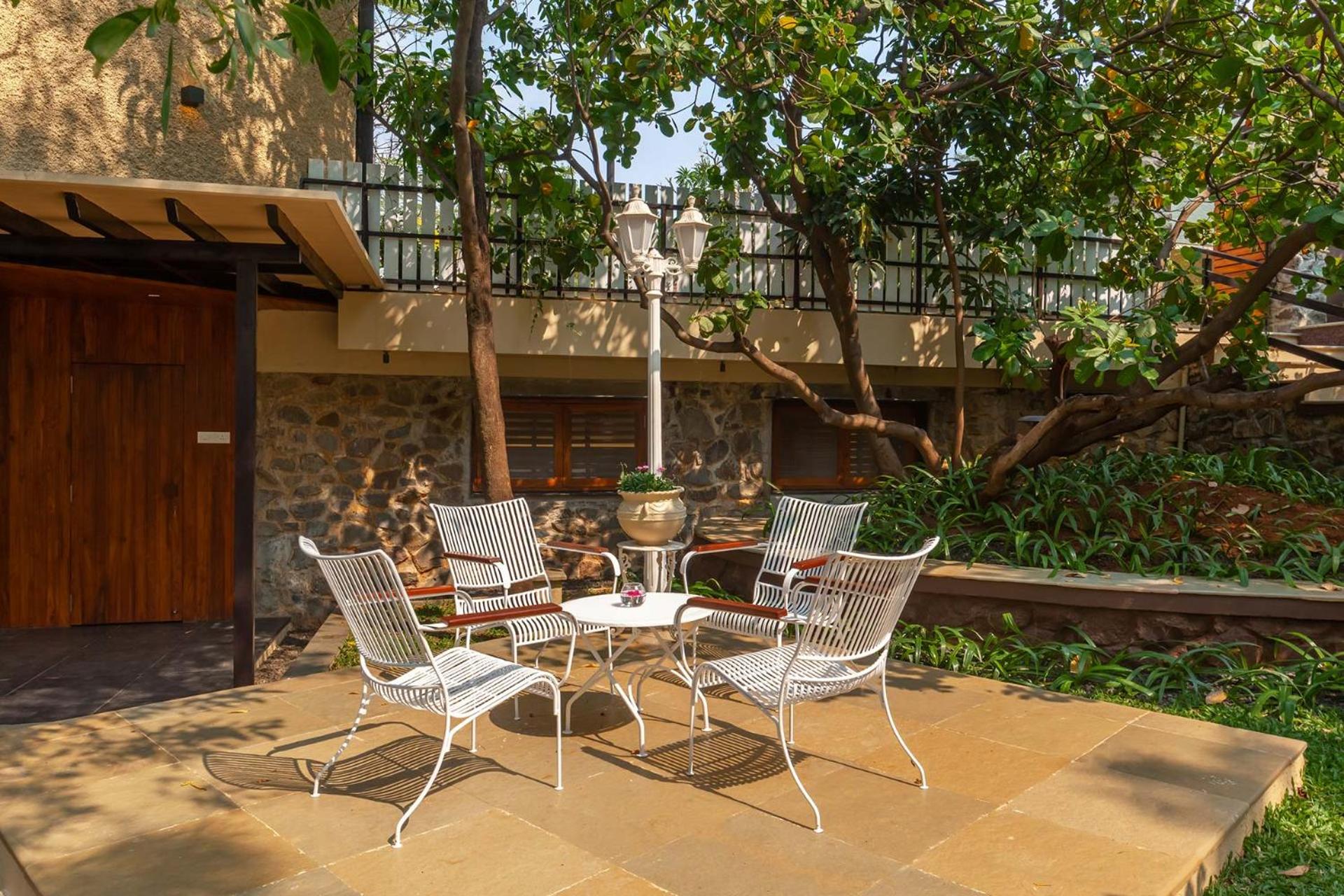 Villa with Garden View