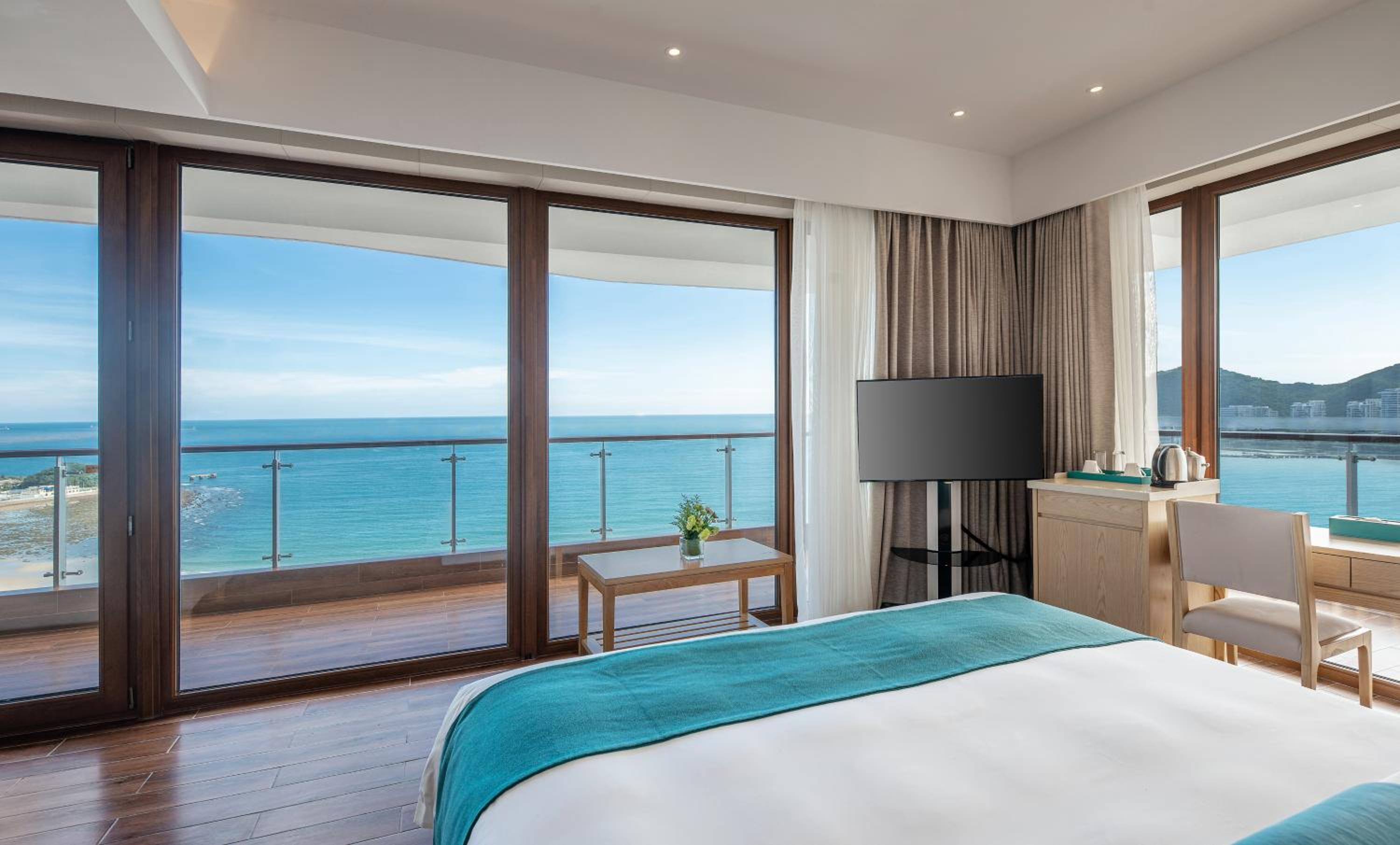 270 Degree Ocean View Room