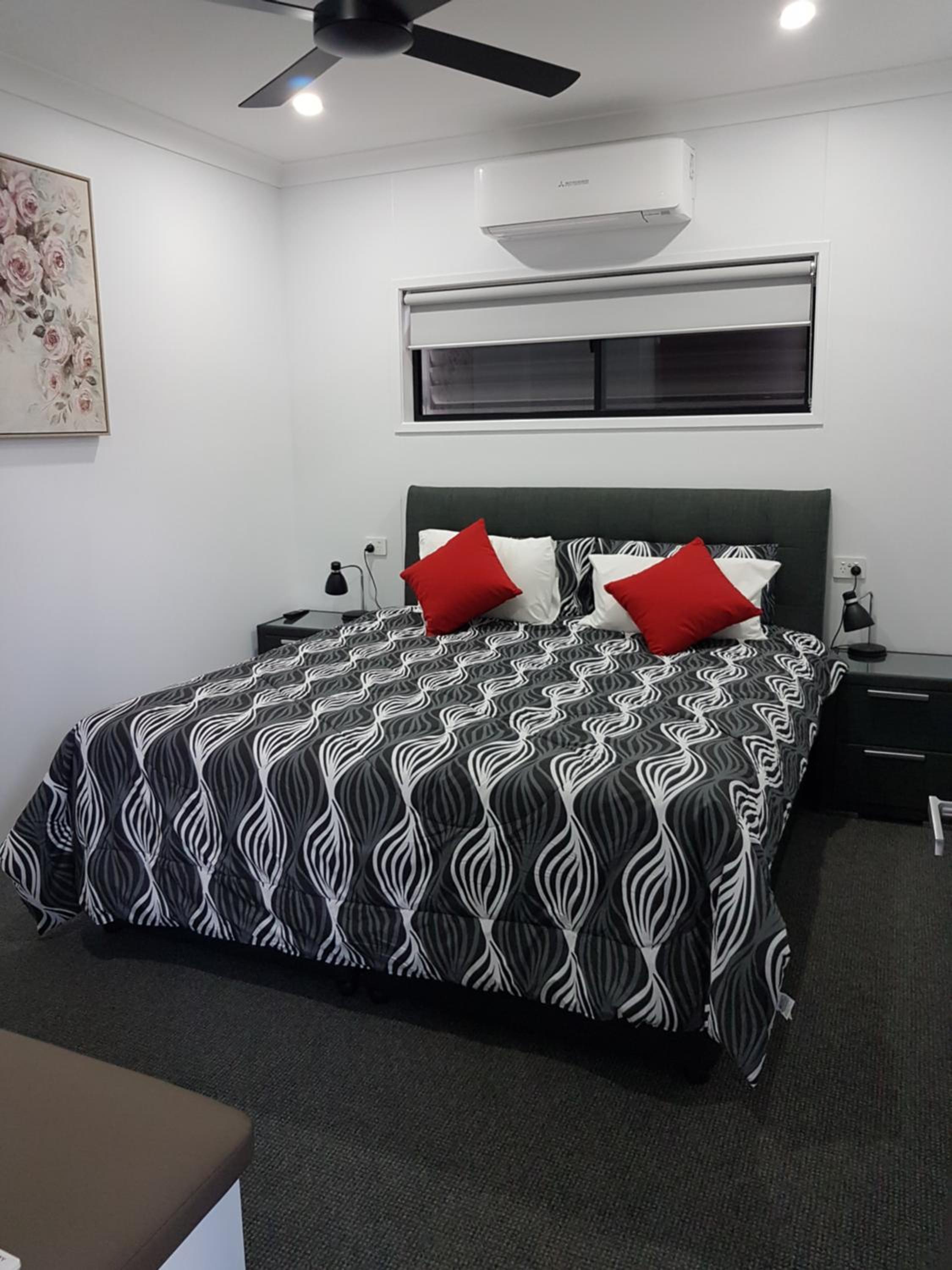 2 Bedroom Apartment - 1 x King, 2 x King Single Beds - NOT Pet Friendly photo 2