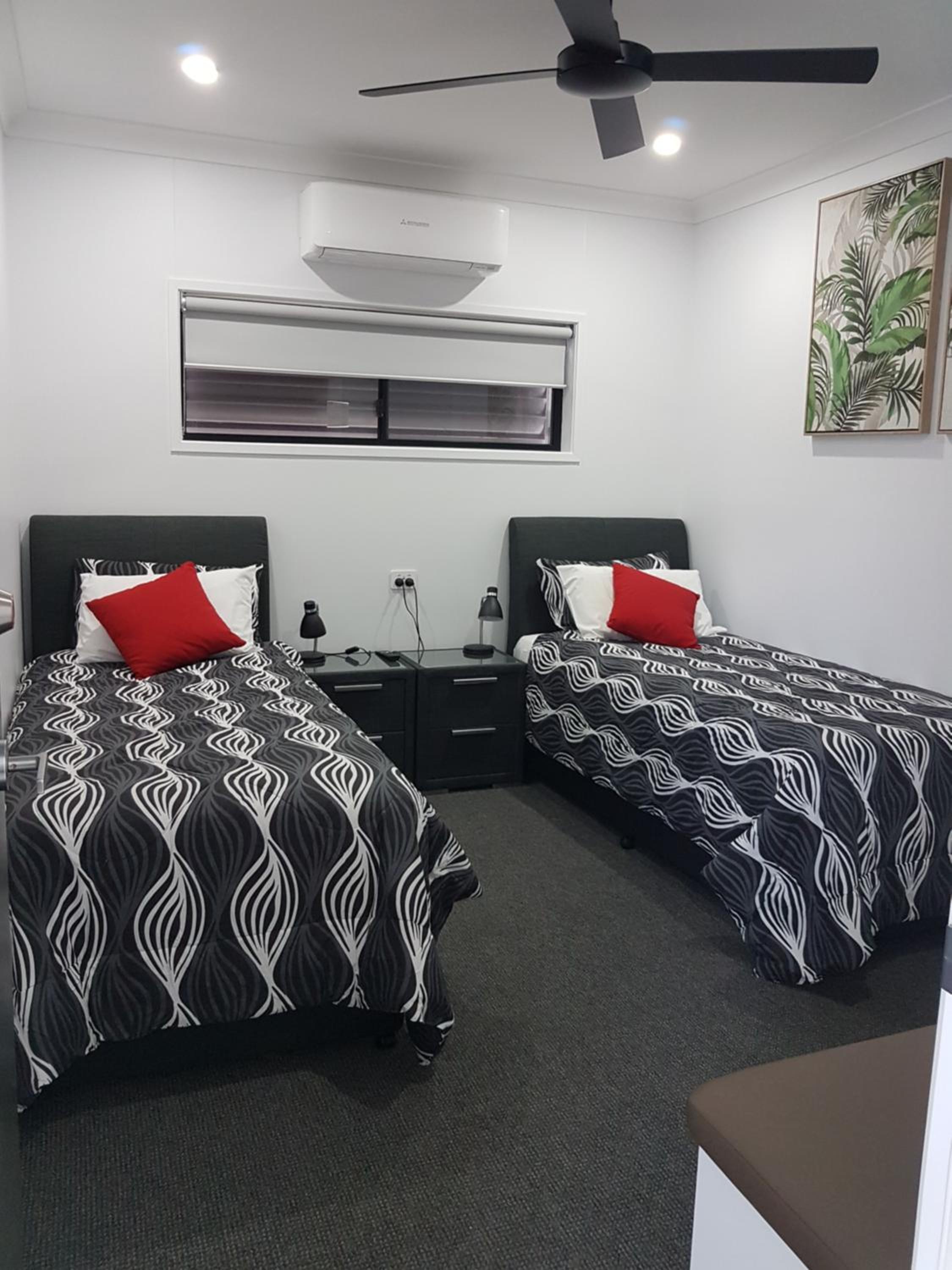 2 Bedroom Apartment - 1 x King, 2 x King Single Beds - NOT Pet Friendly photo 3