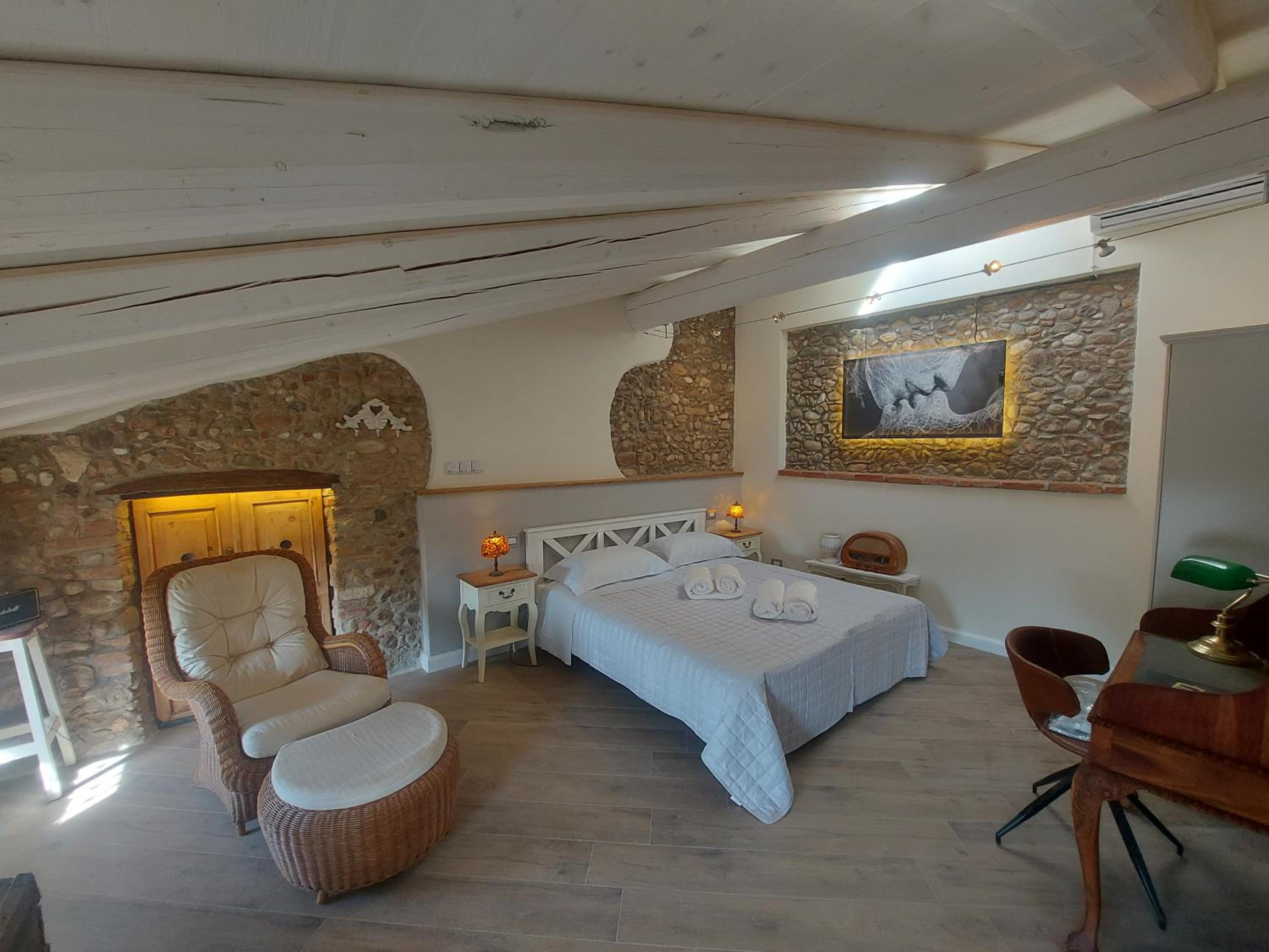 Large Double Room photo 1