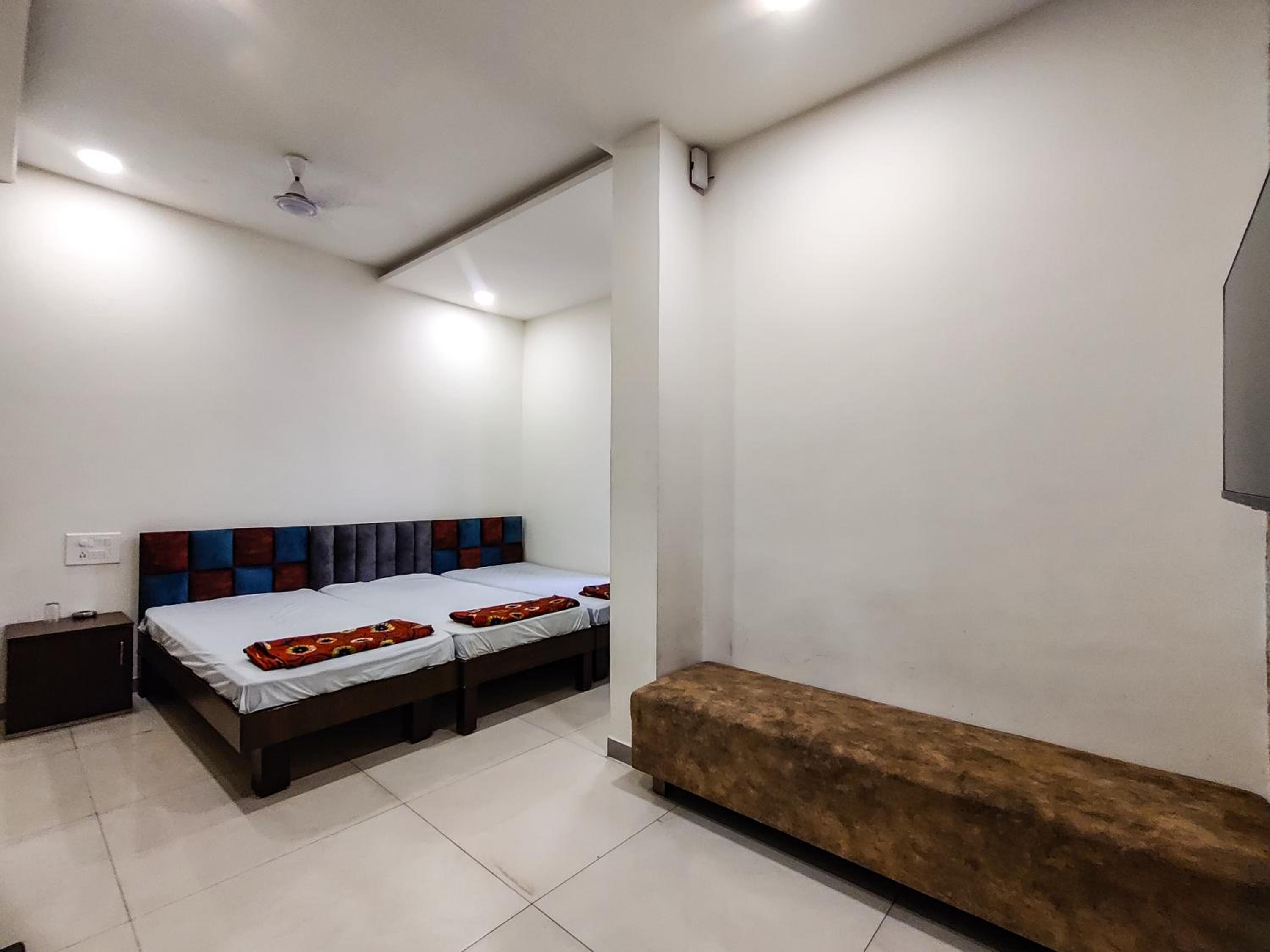 Deluxe Triple Room photo 2