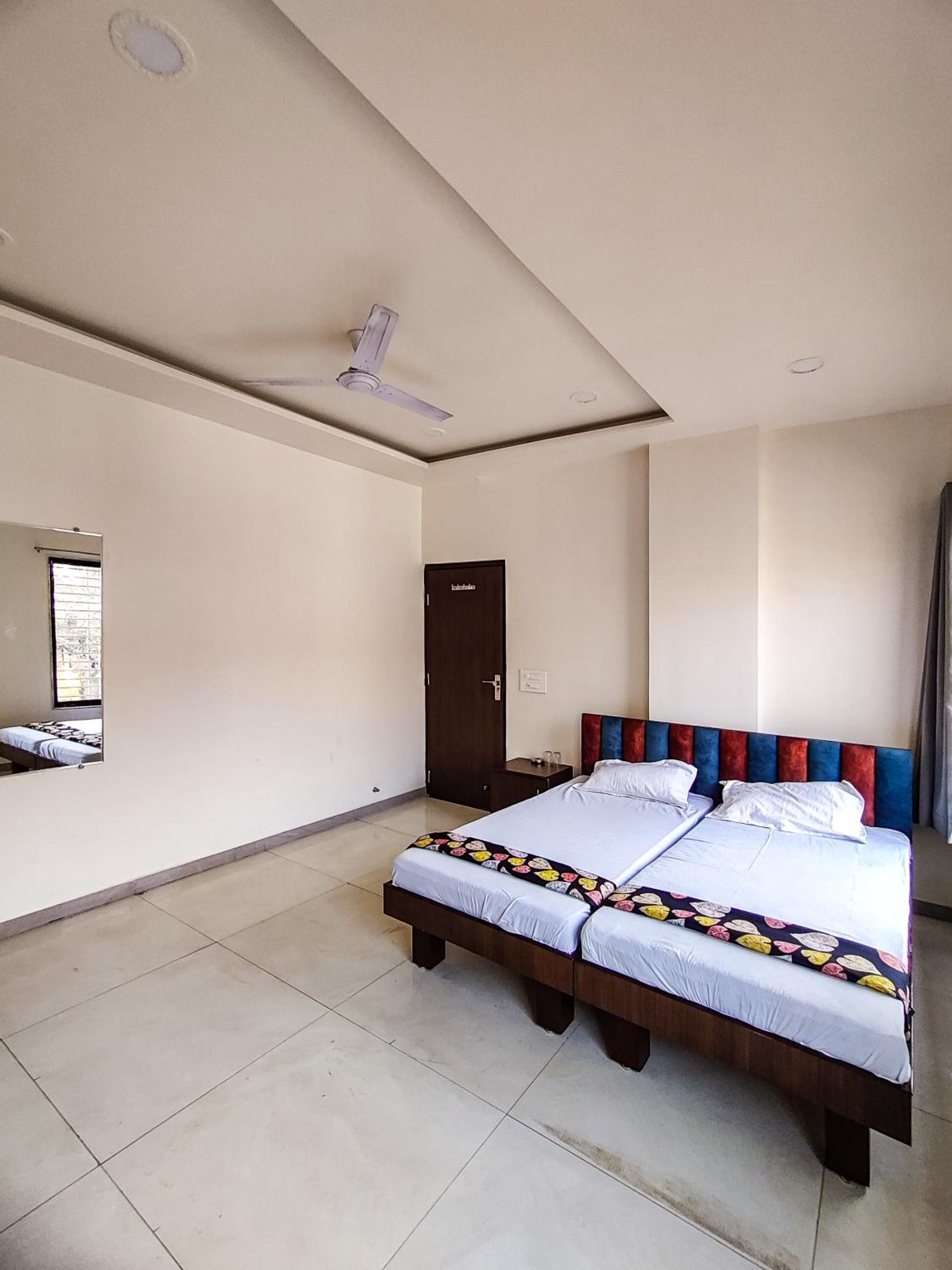 Deluxe Double Room With Bath photo 2