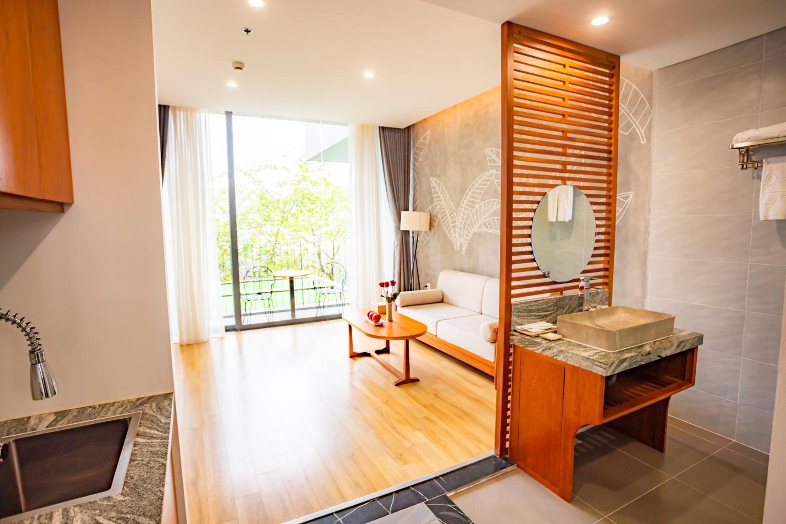 Suite with Double Bed - Photo 10